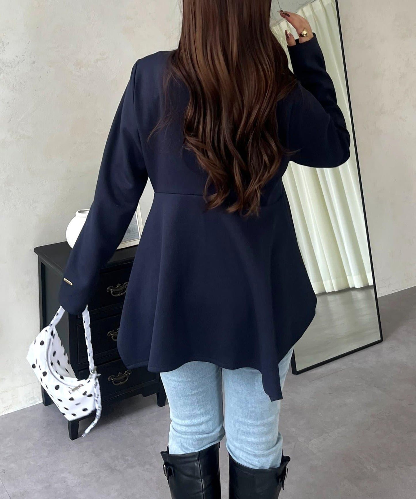 不規則下襬弧形荷葉邊長袖T恤