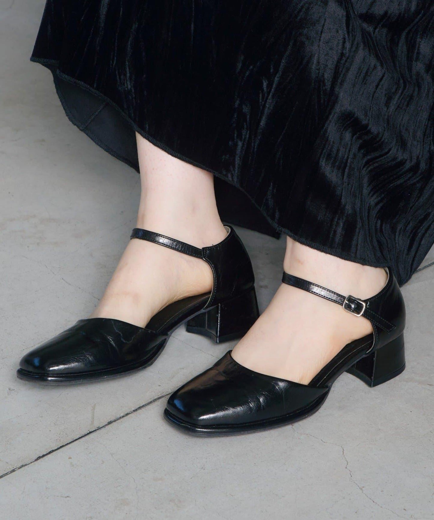 方頭帶扣高跟鞋