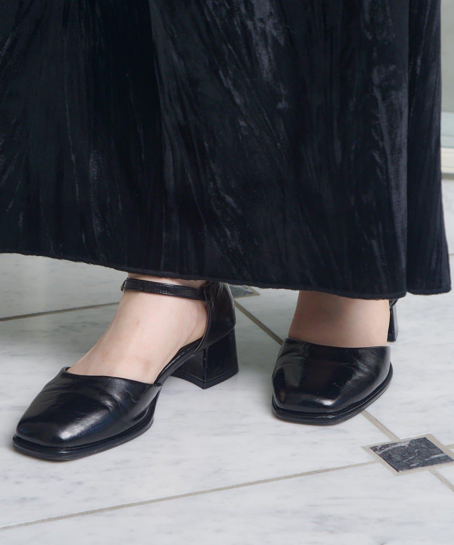 方頭帶扣高跟鞋