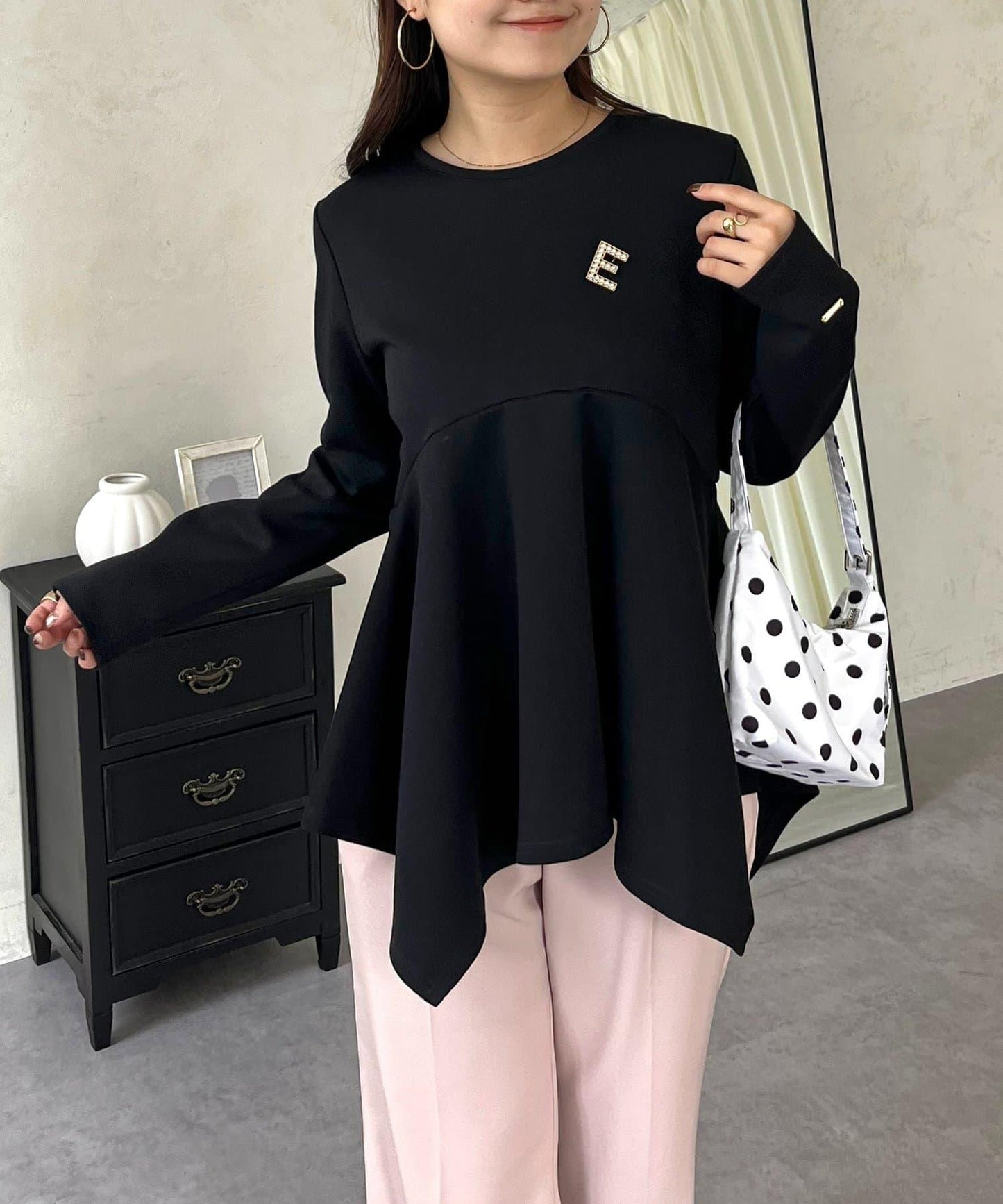 不規則下襬弧形荷葉邊長袖T恤