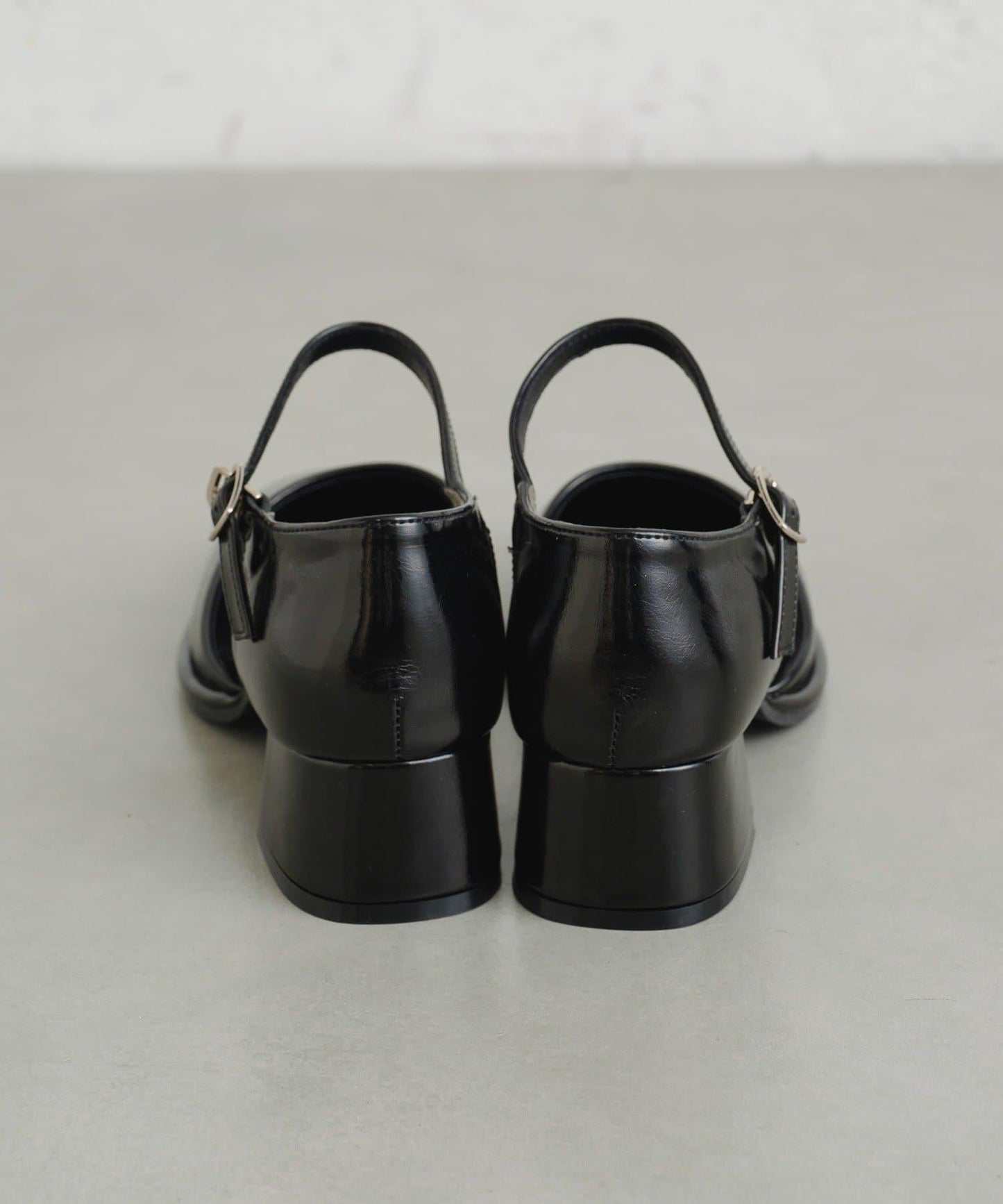 方頭帶扣高跟鞋