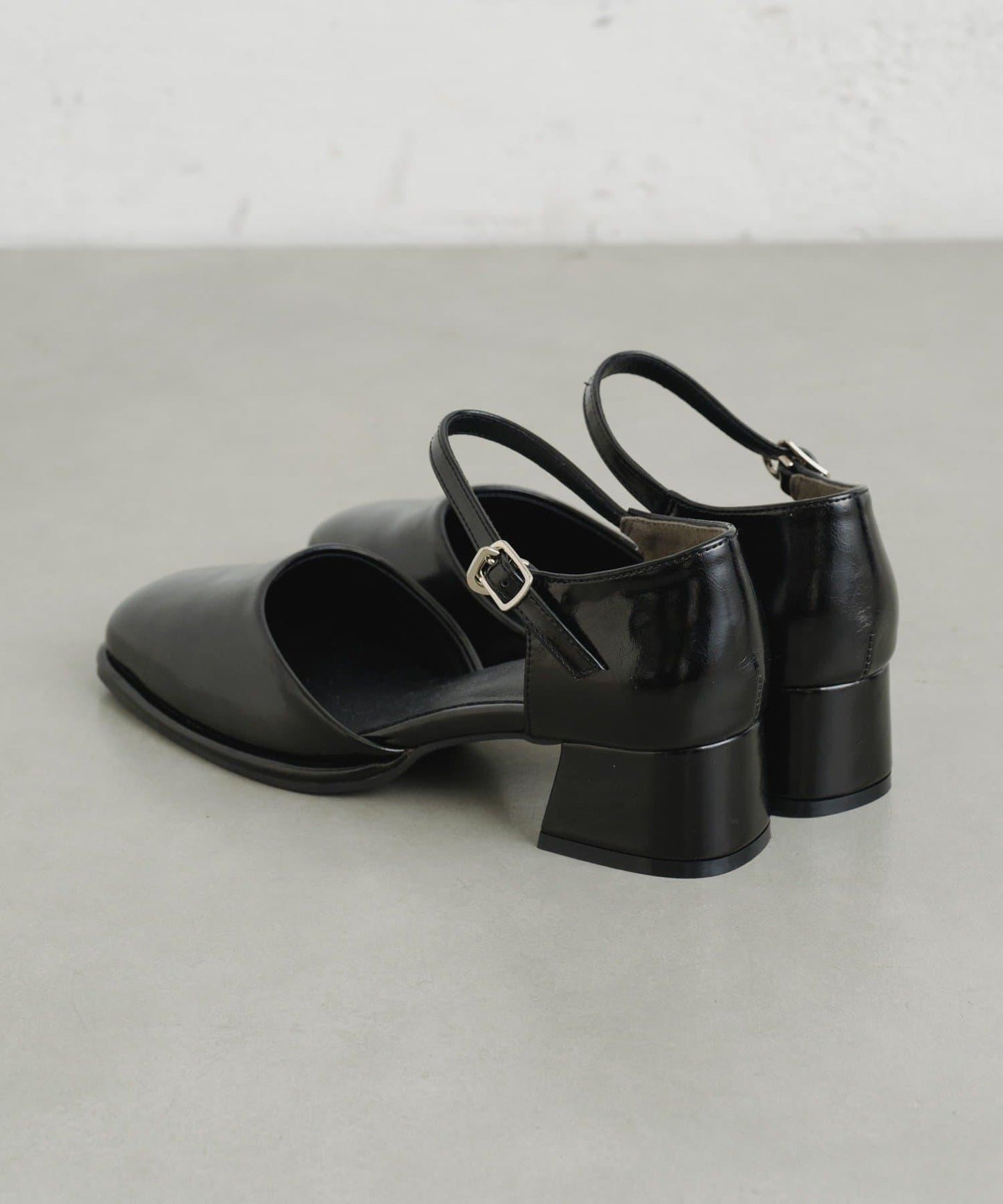 方頭帶扣高跟鞋