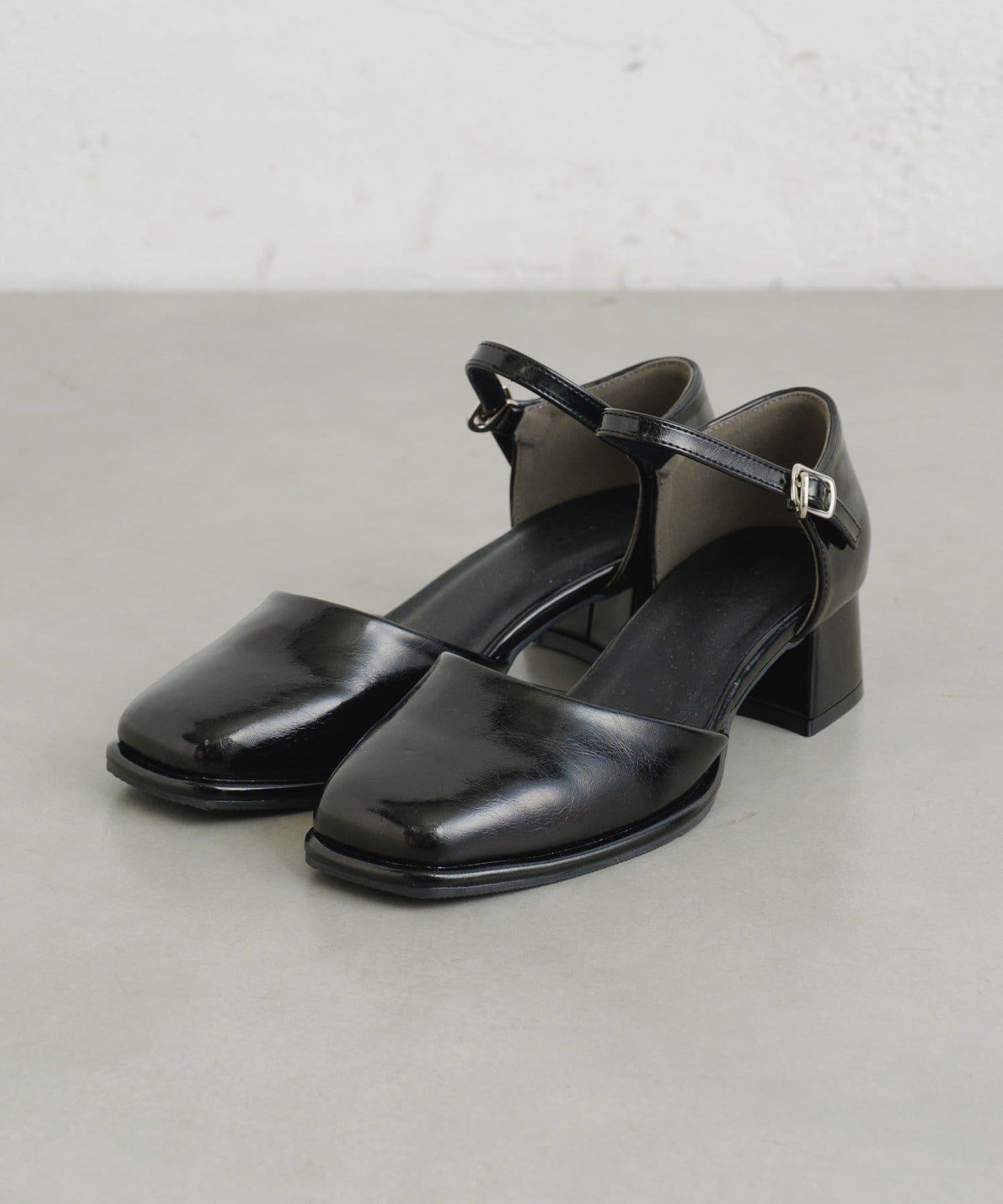 方頭帶扣高跟鞋