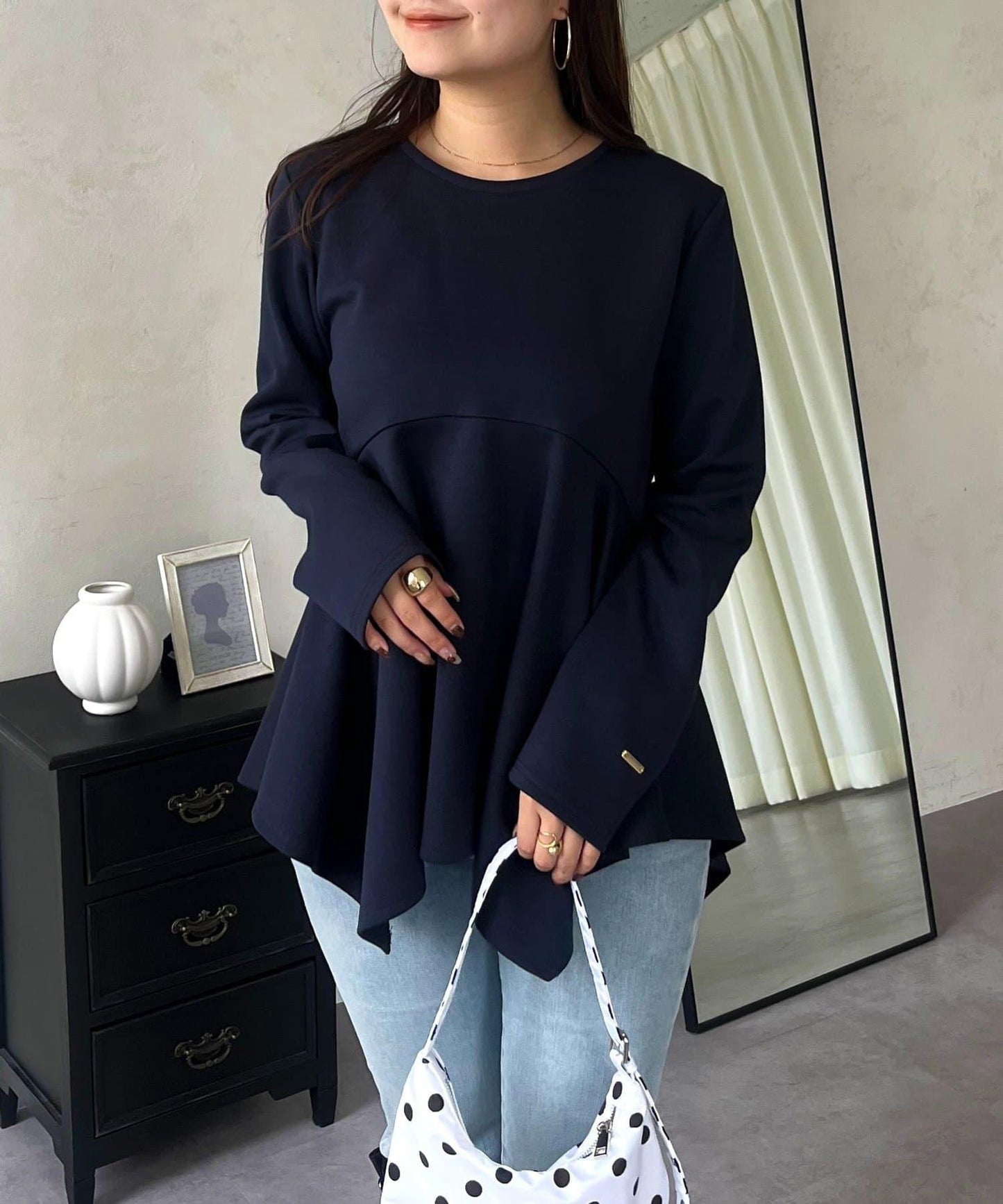 不規則下襬弧形荷葉邊長袖T恤