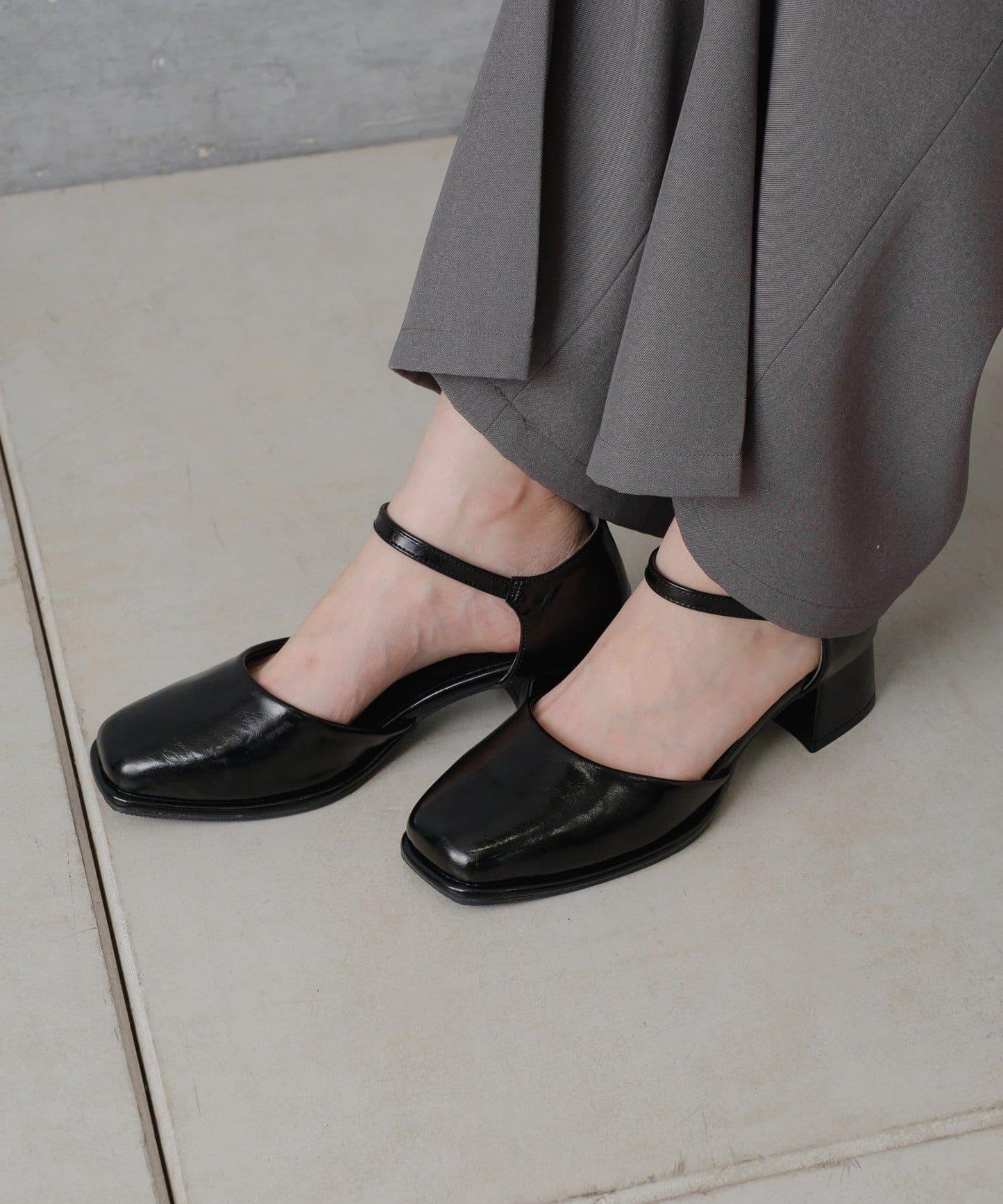 方頭帶扣高跟鞋