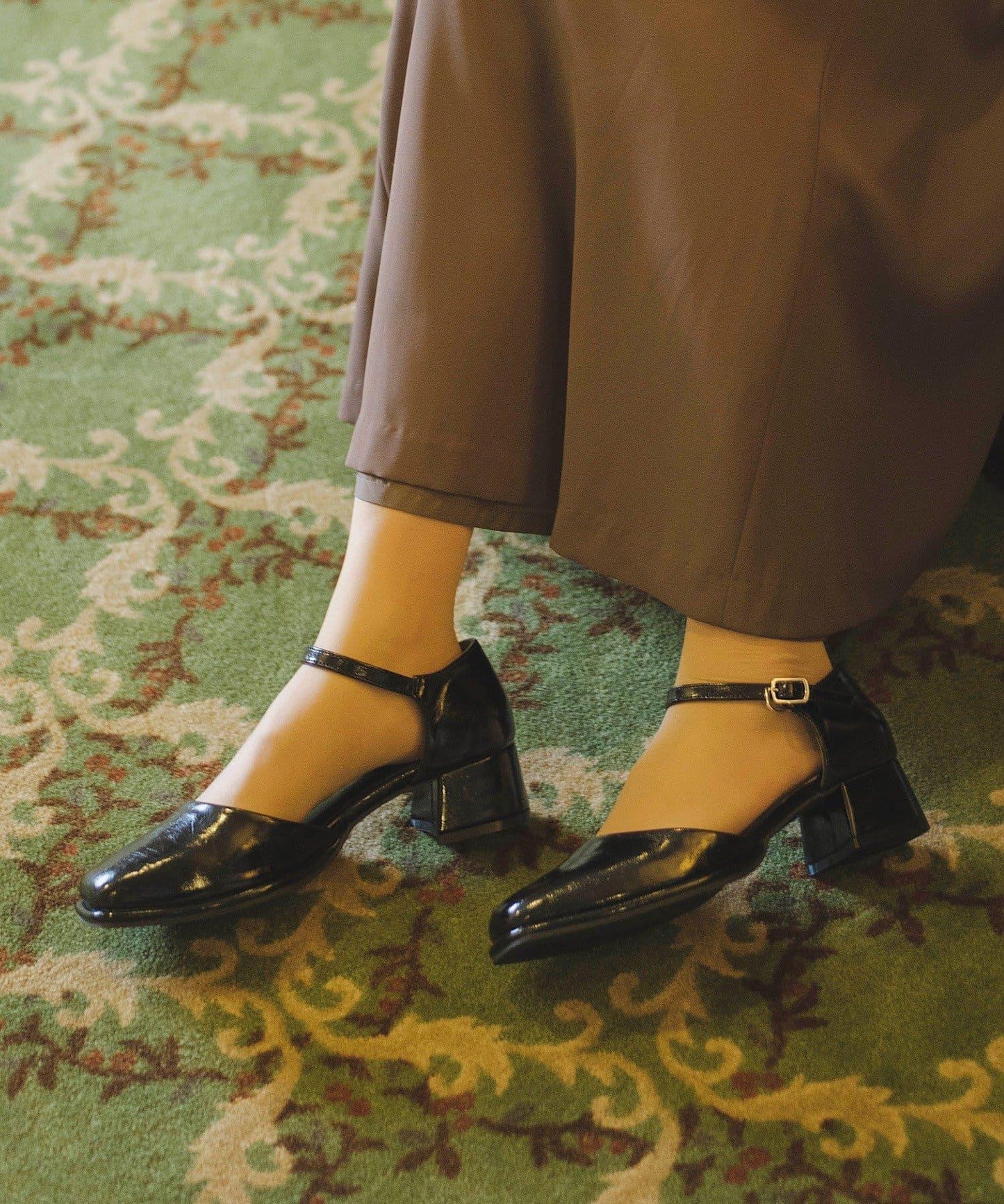 方頭帶扣高跟鞋