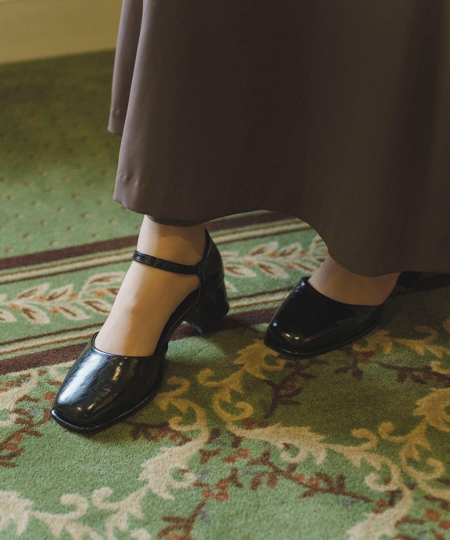 方頭帶扣高跟鞋