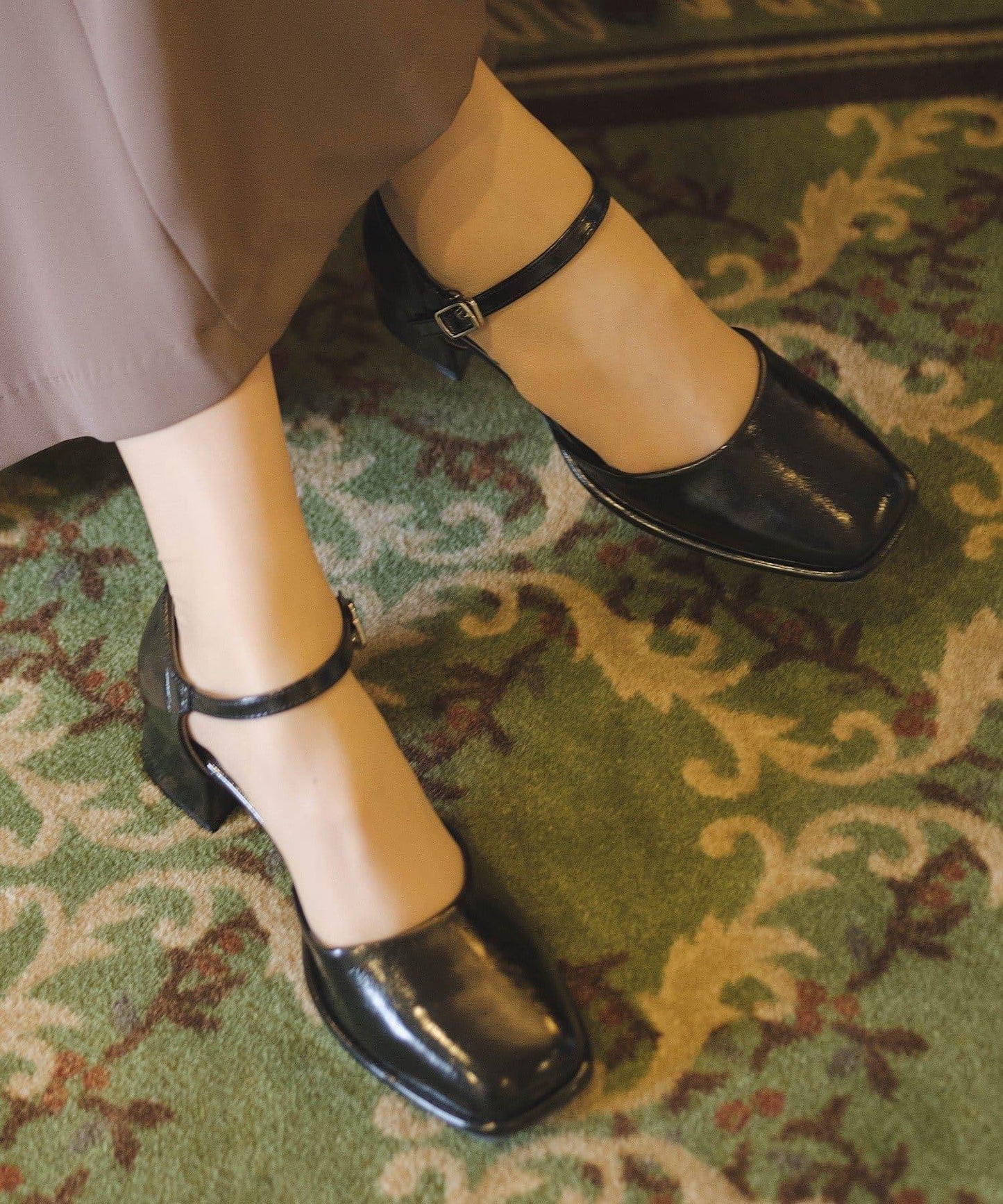 方頭帶扣高跟鞋