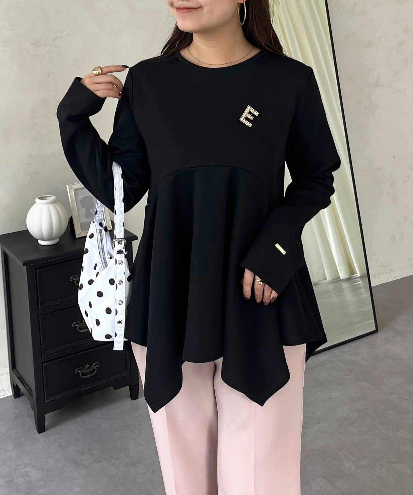 不規則下襬弧形荷葉邊長袖T恤