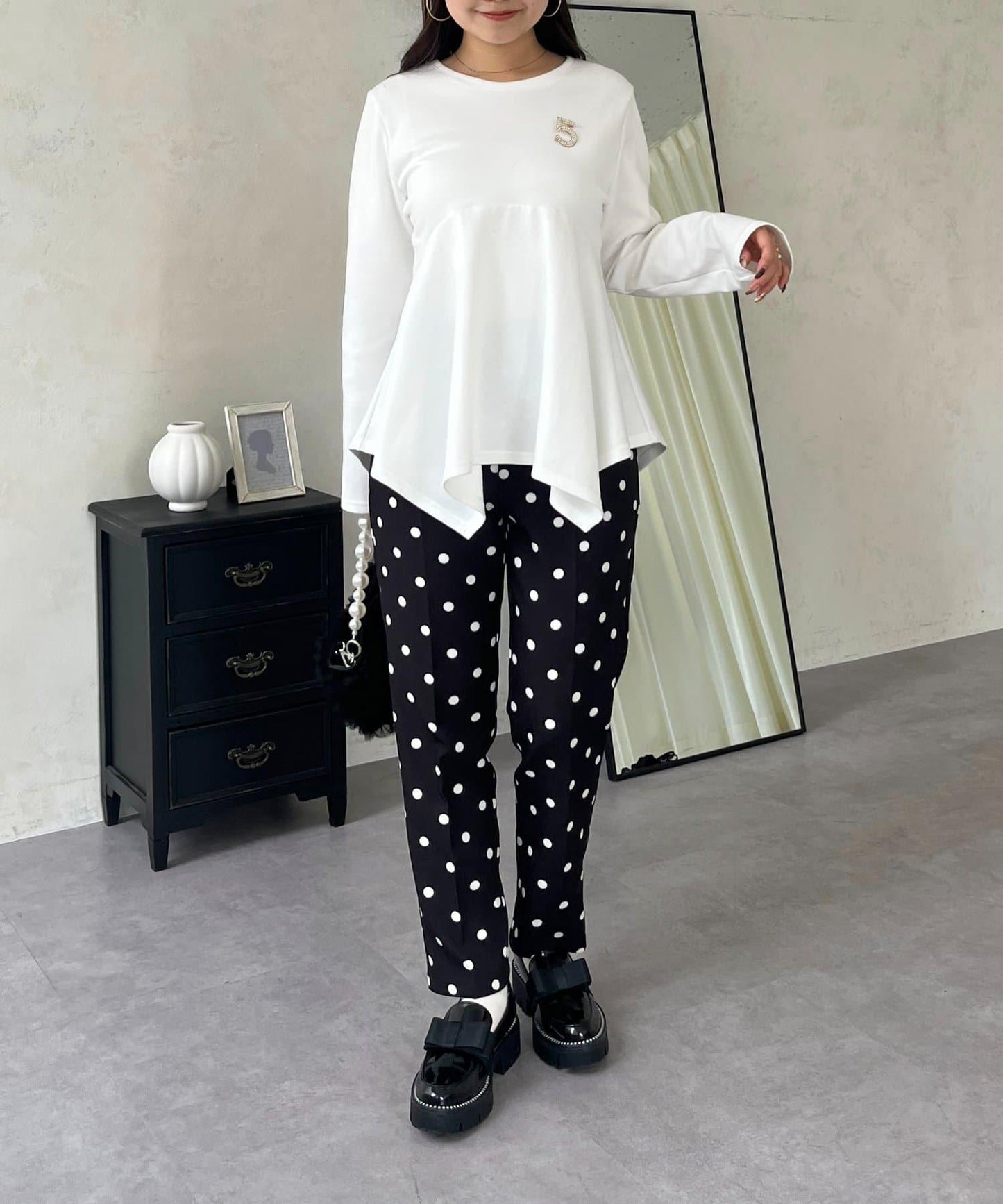 不規則下襬弧形荷葉邊長袖T恤