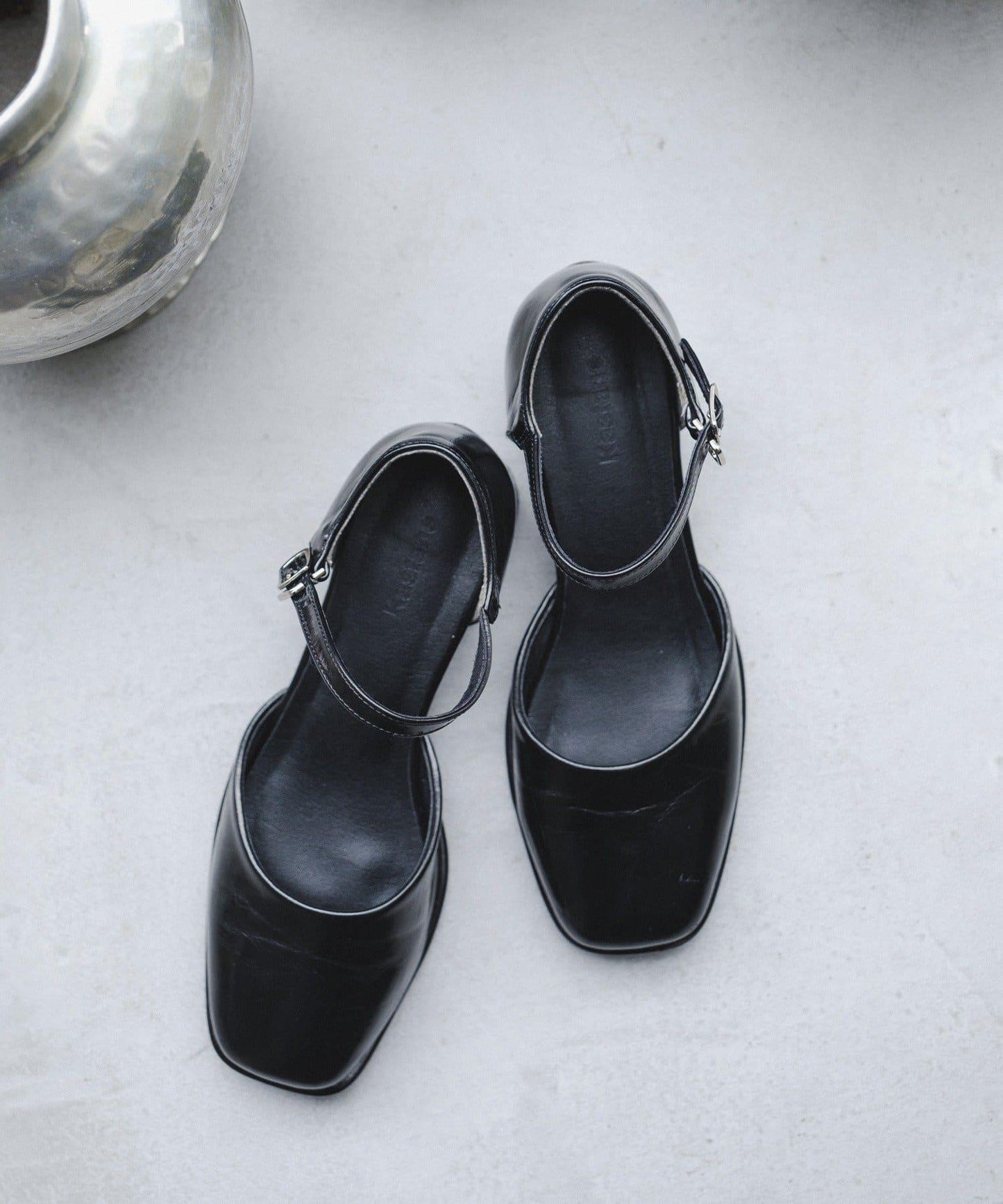 方頭帶扣高跟鞋