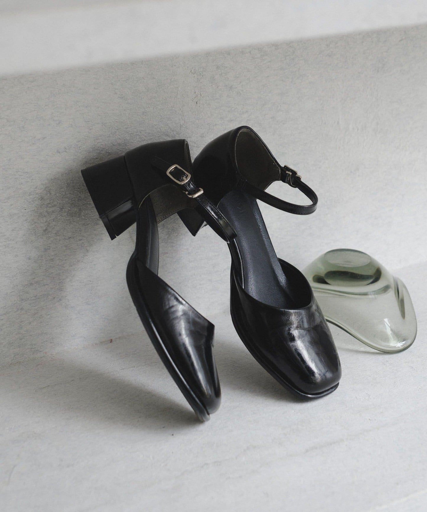 方頭帶扣高跟鞋