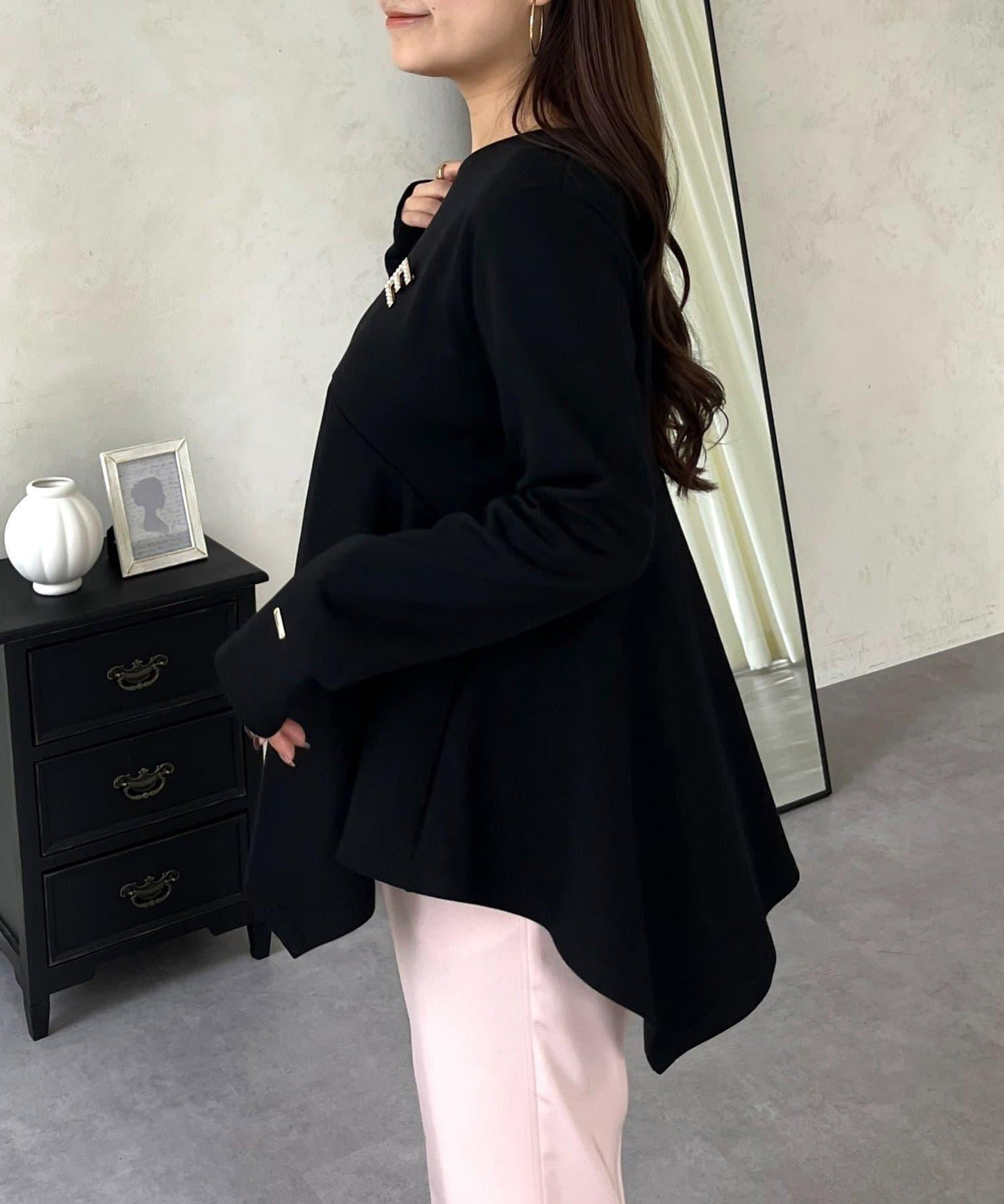 不規則下襬弧形荷葉邊長袖T恤