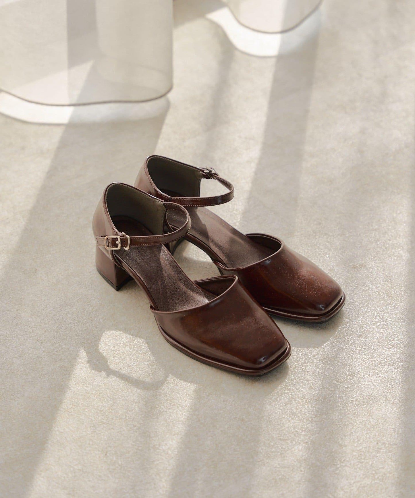 方頭帶扣高跟鞋