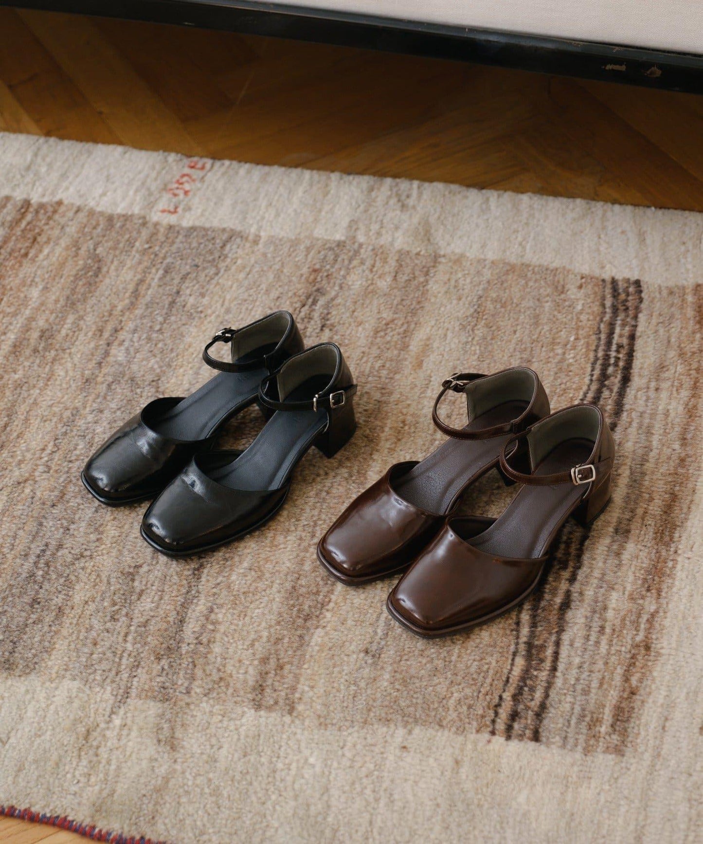 方頭帶扣高跟鞋