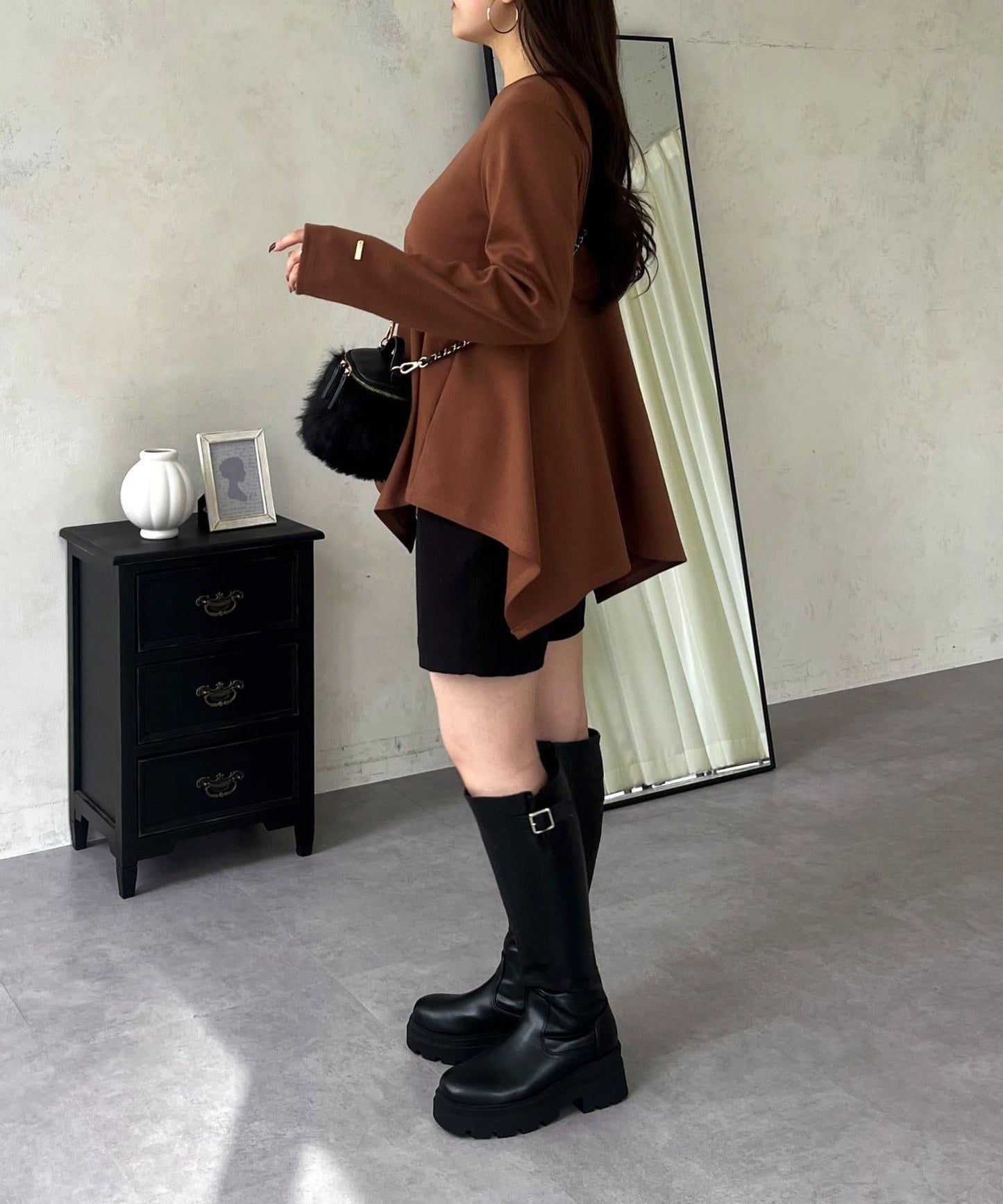 不規則下襬弧形荷葉邊長袖T恤