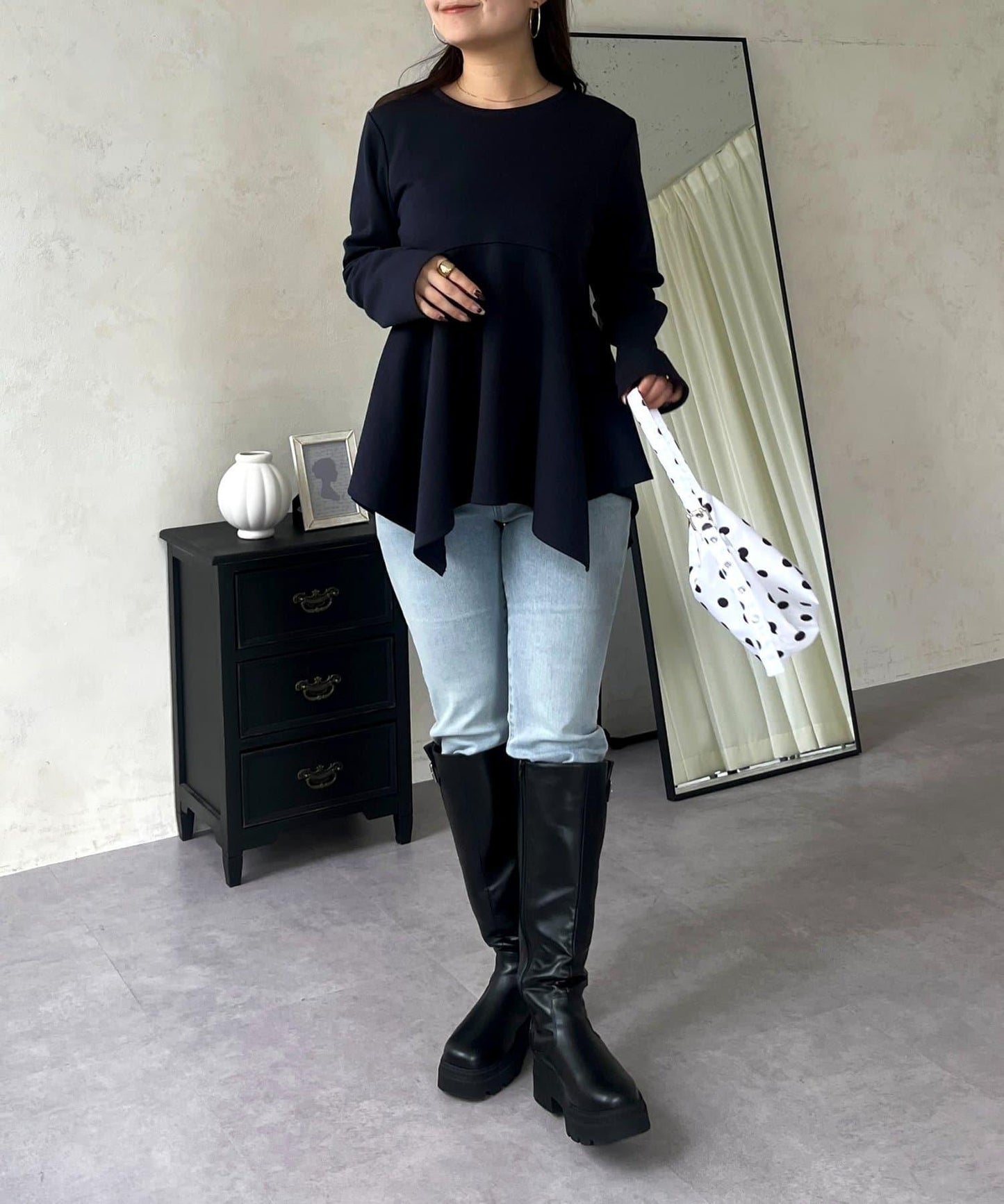 不規則下襬弧形荷葉邊長袖T恤