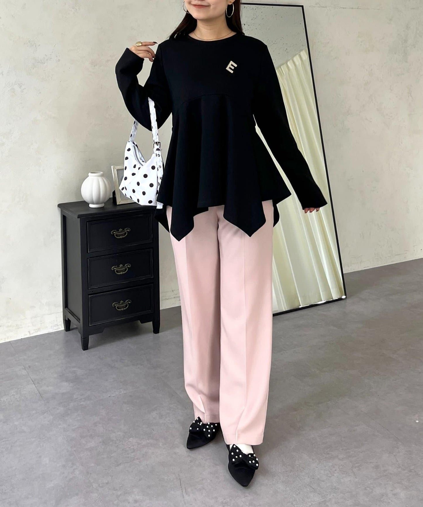 不規則下襬弧形荷葉邊長袖T恤