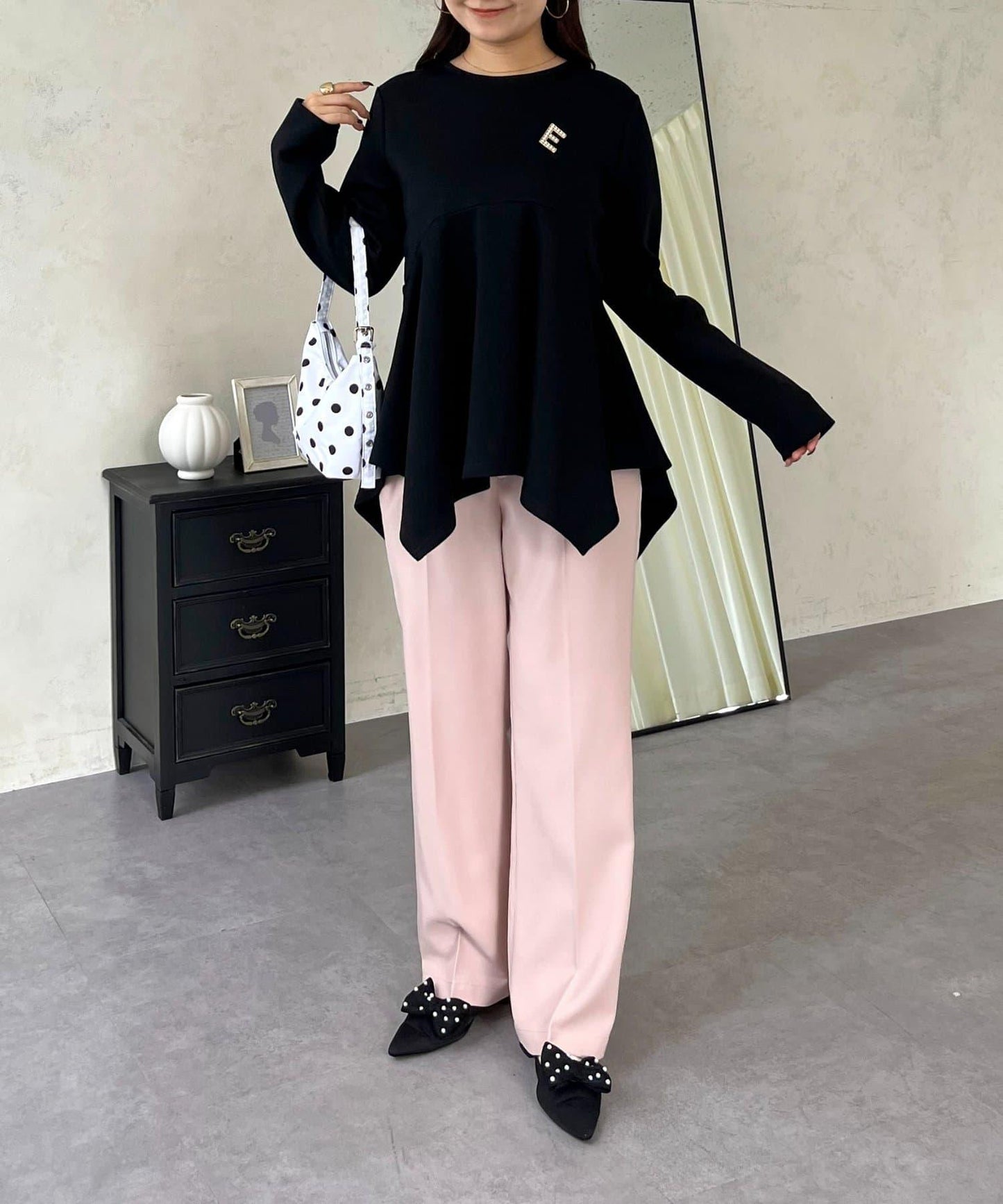 不規則下襬弧形荷葉邊長袖T恤