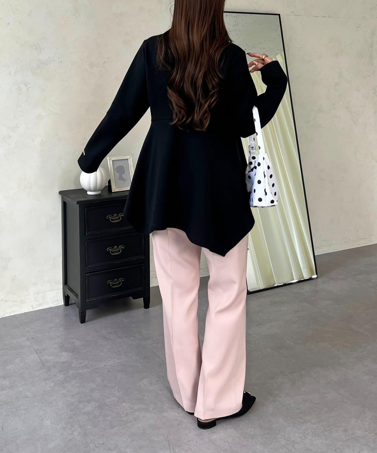 不規則下襬弧形荷葉邊長袖T恤