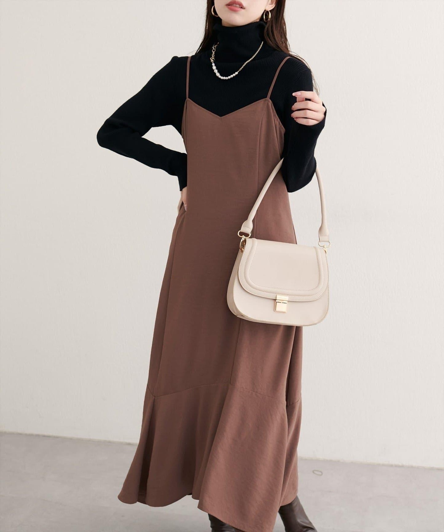 【natural couture】不對稱下襬吊帶連衣裙