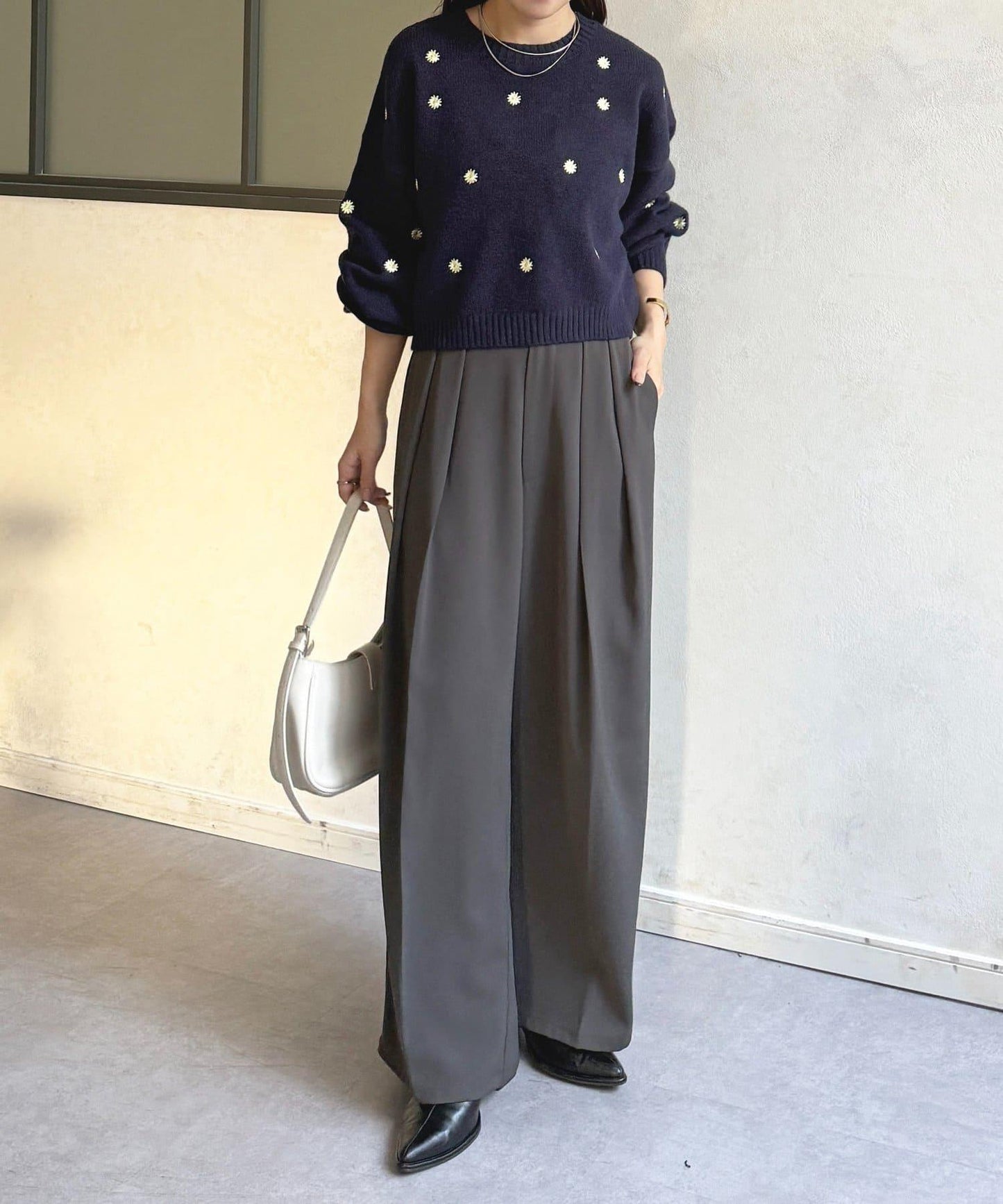 花卉刺繡短款針織衫