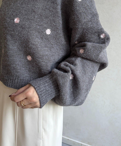 花卉刺繡短款針織衫