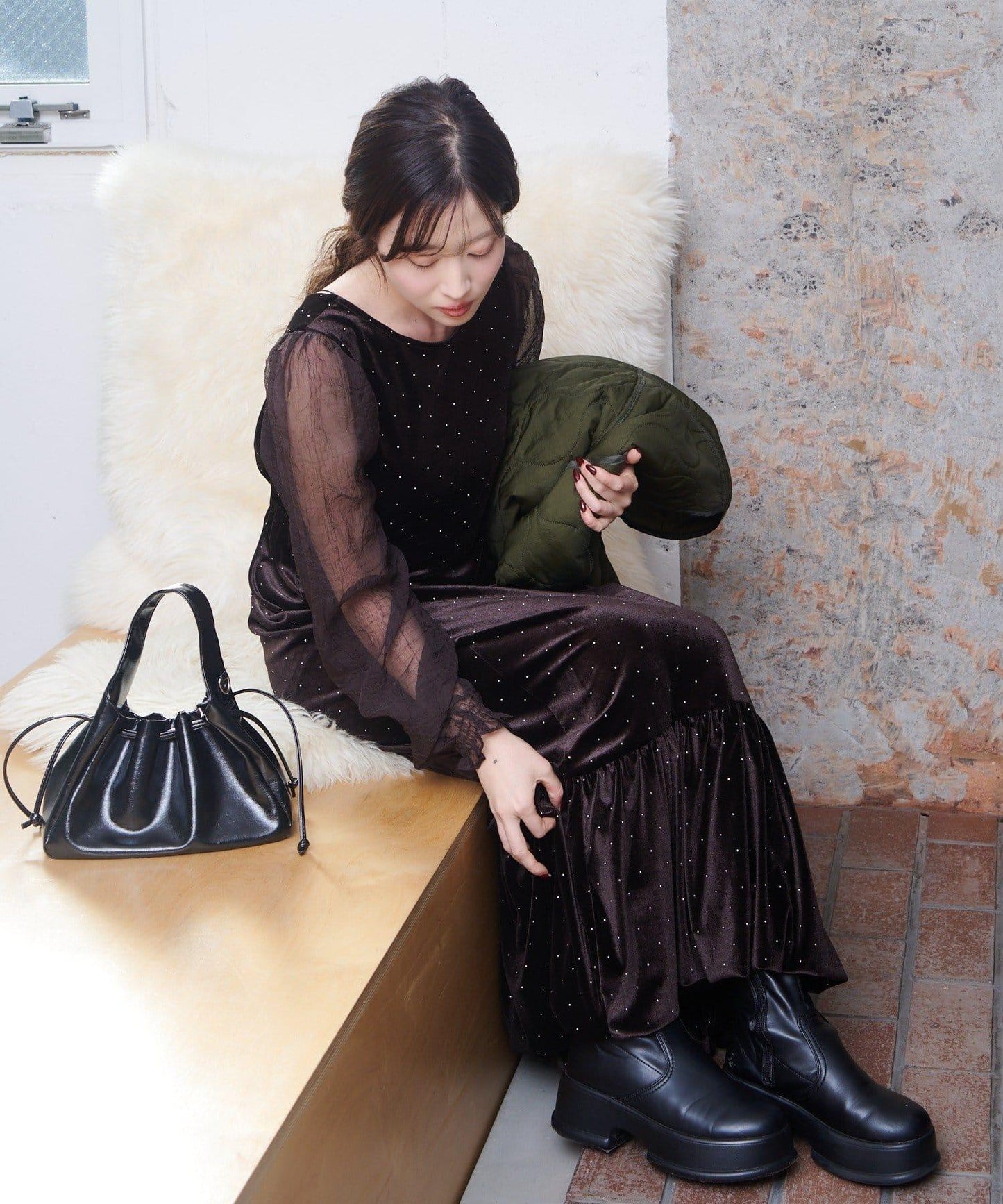 天鵝絨鉚釘連衣裙