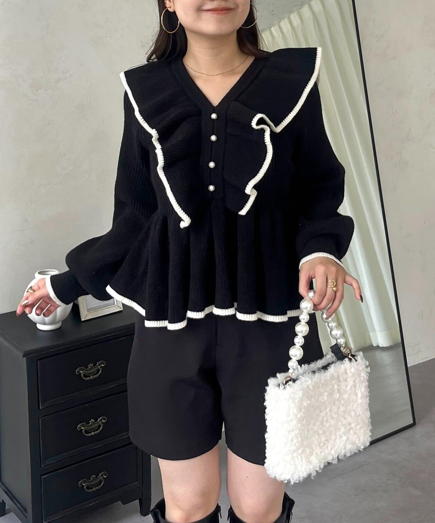 珍珠扣拼色荷葉邊短款針織衫