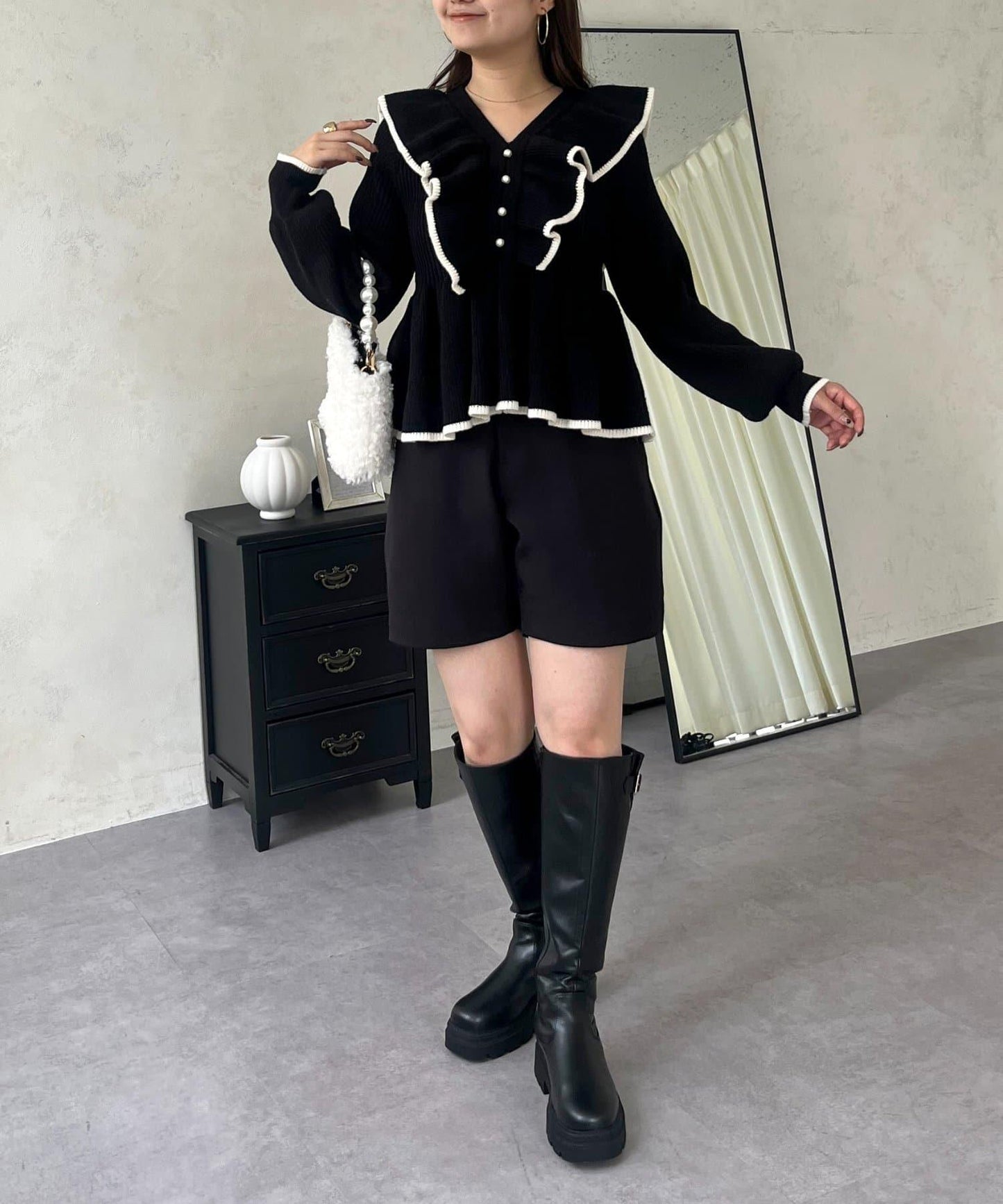 珍珠扣拼色荷葉邊短款針織衫