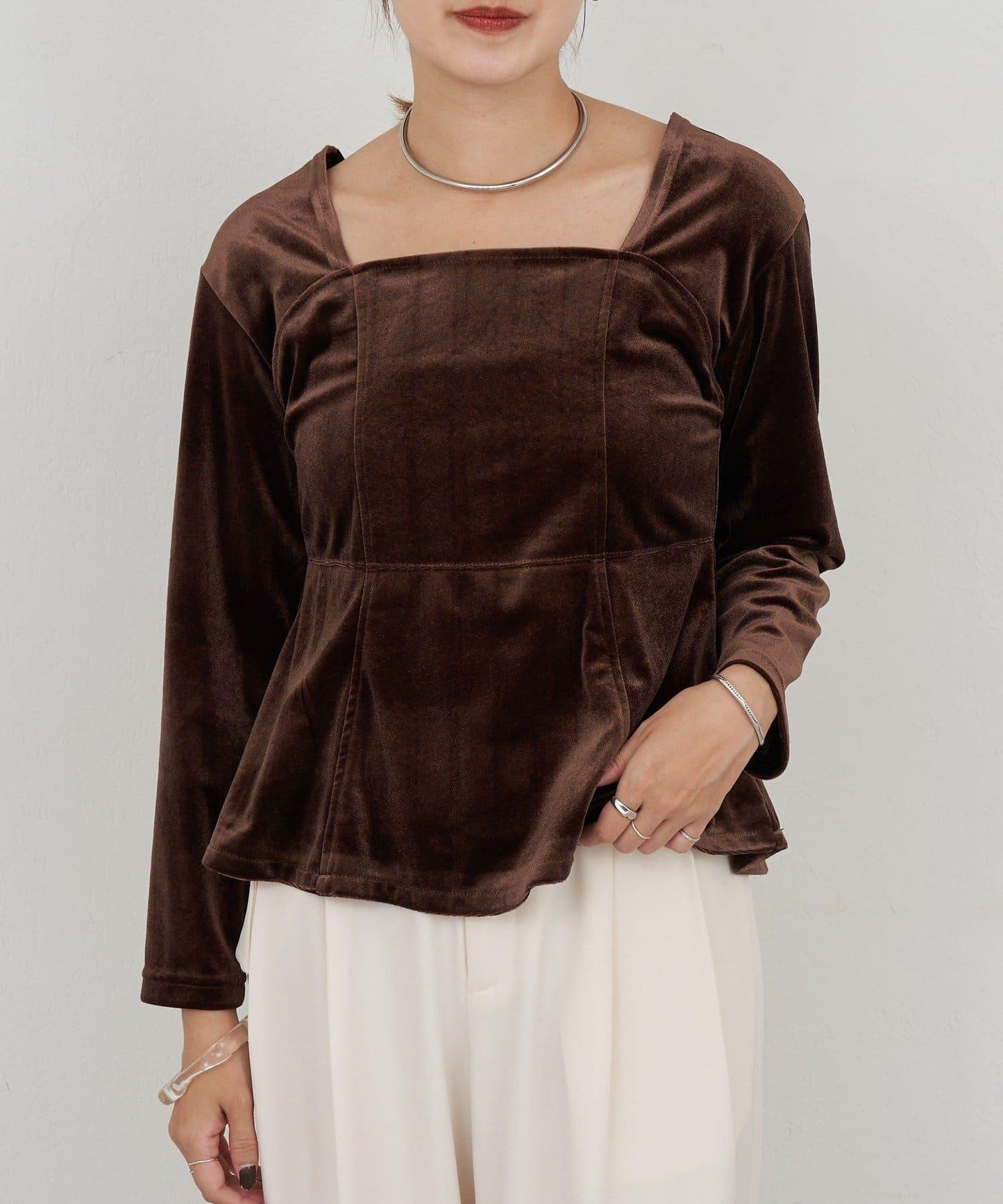 天鵝絨荷葉邊下襬套頭衫