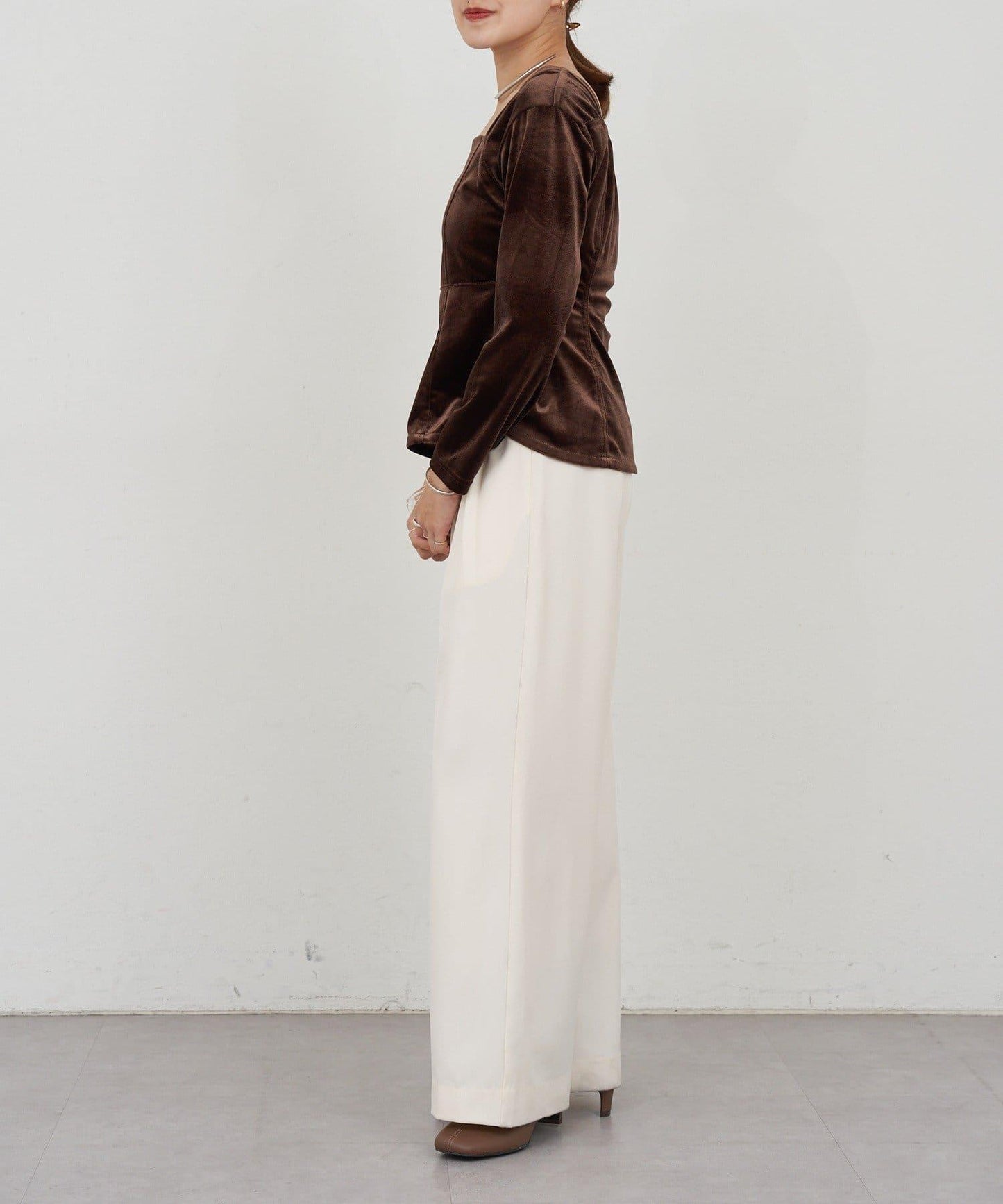 天鵝絨荷葉邊下襬套頭衫