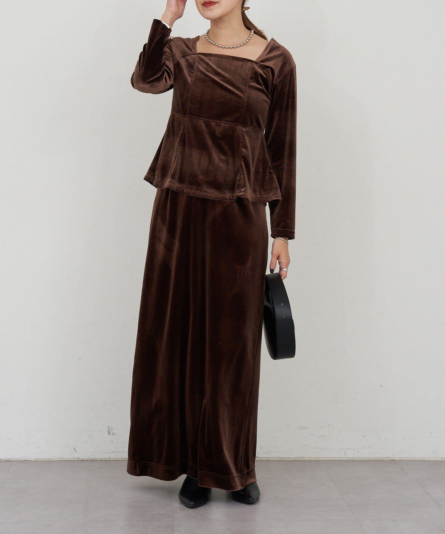 天鵝絨荷葉邊下襬套頭衫