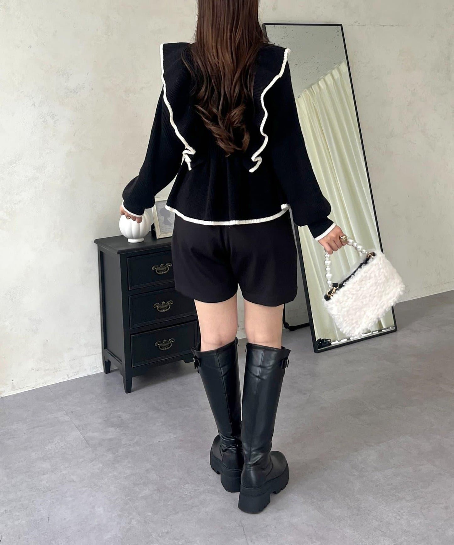 珍珠扣拼色荷葉邊短款針織衫