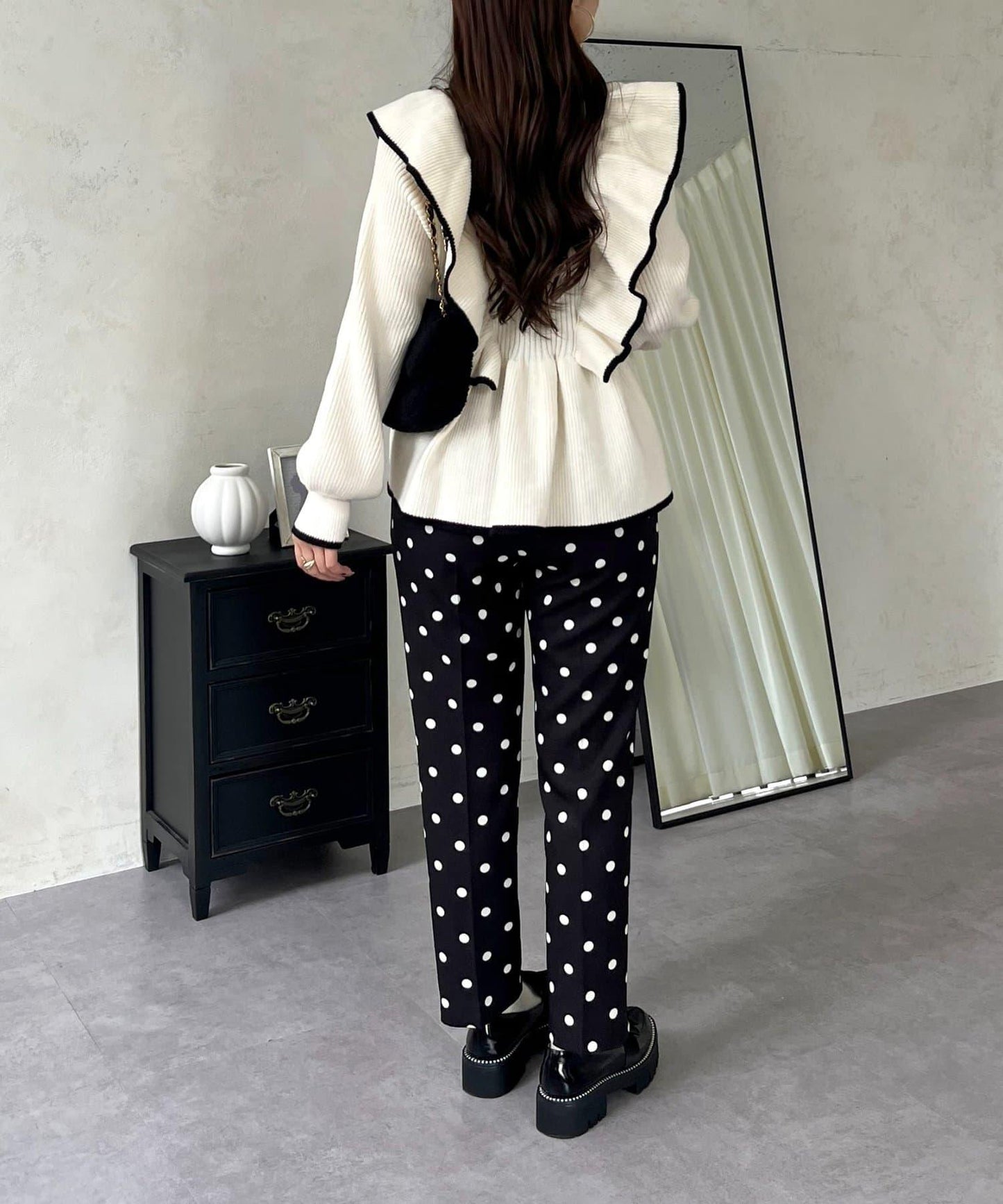 珍珠扣拼色荷葉邊短款針織衫