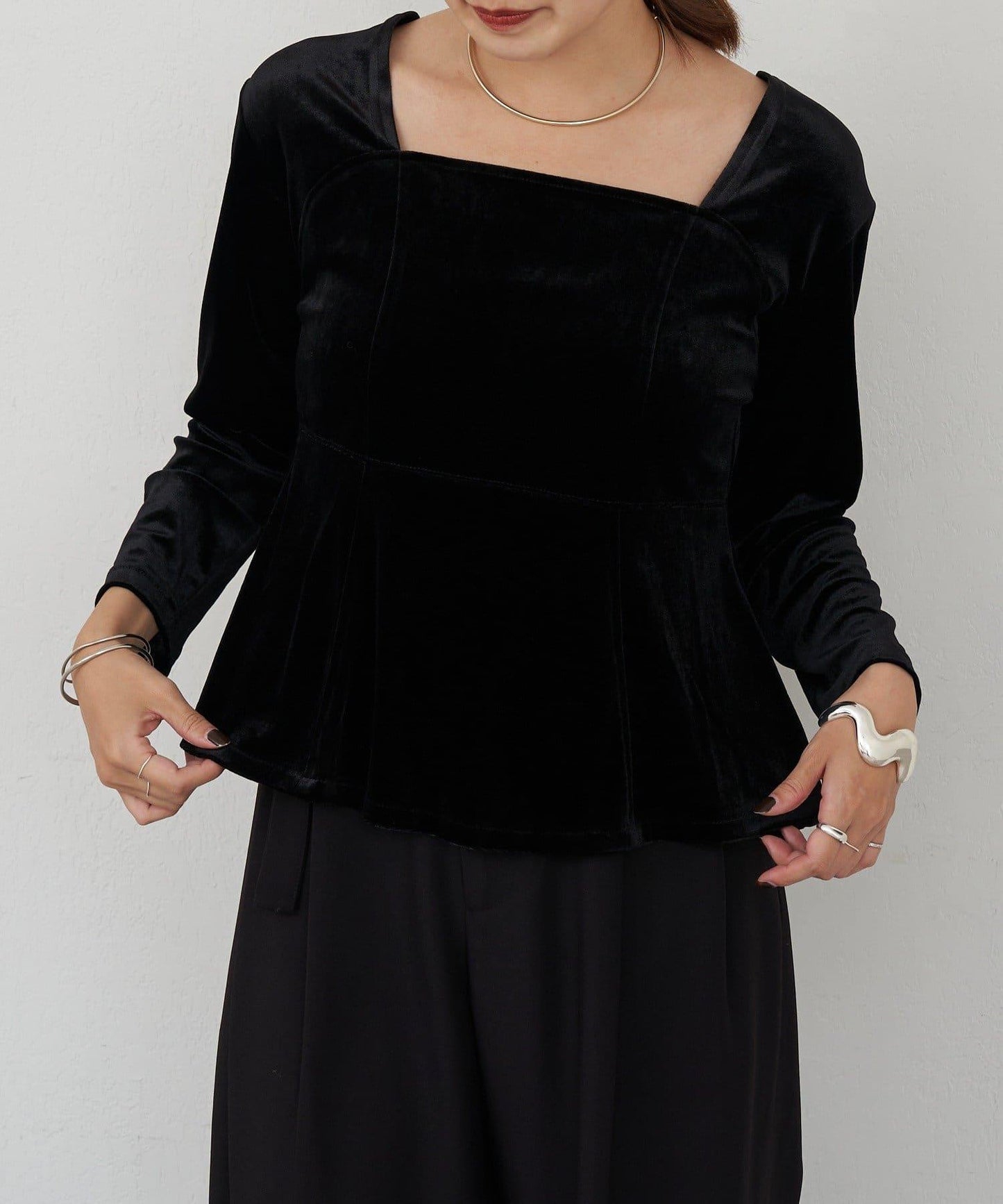 天鵝絨荷葉邊下襬套頭衫