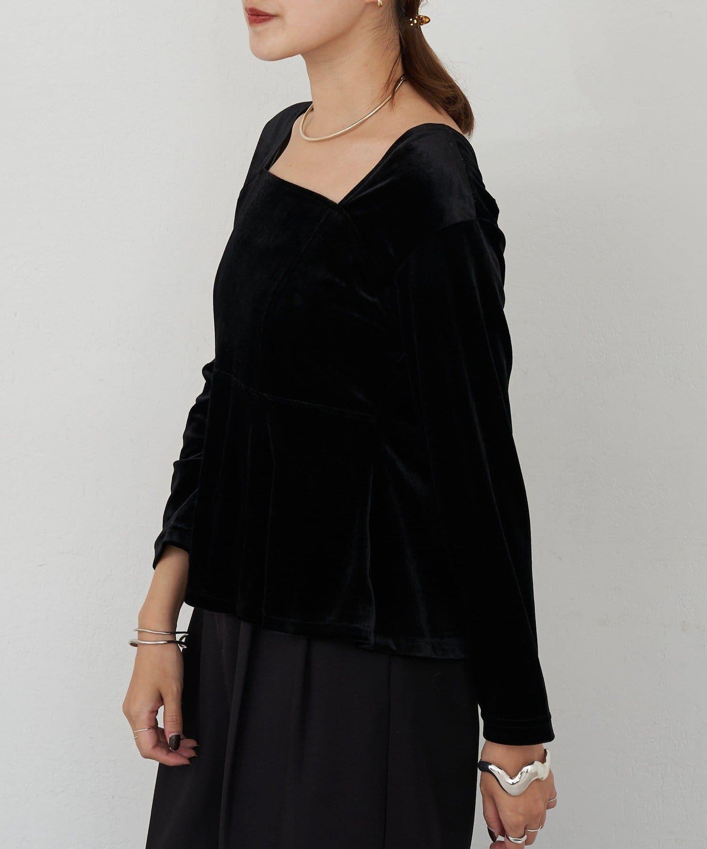 天鵝絨荷葉邊下襬套頭衫