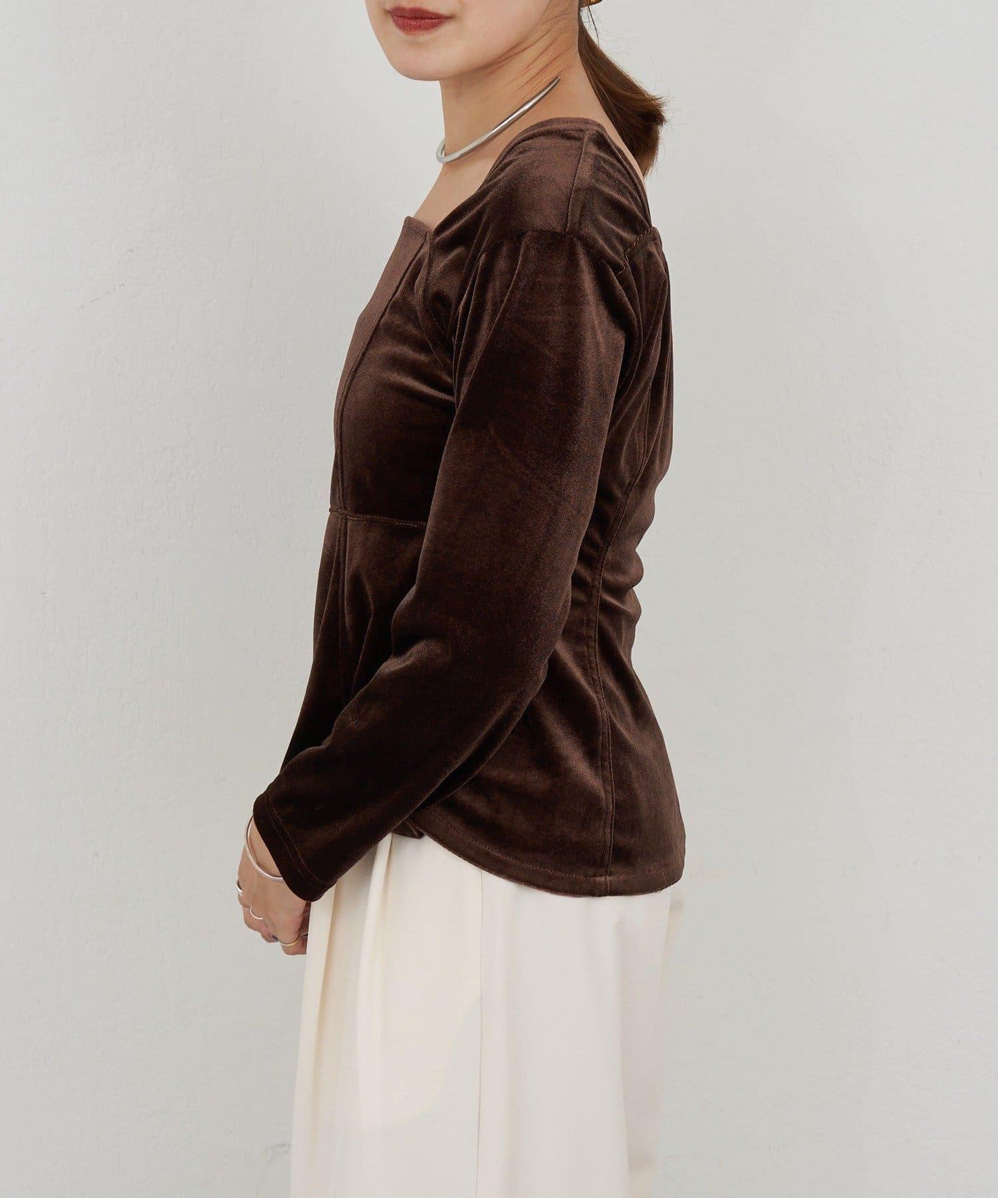 天鵝絨荷葉邊下襬套頭衫