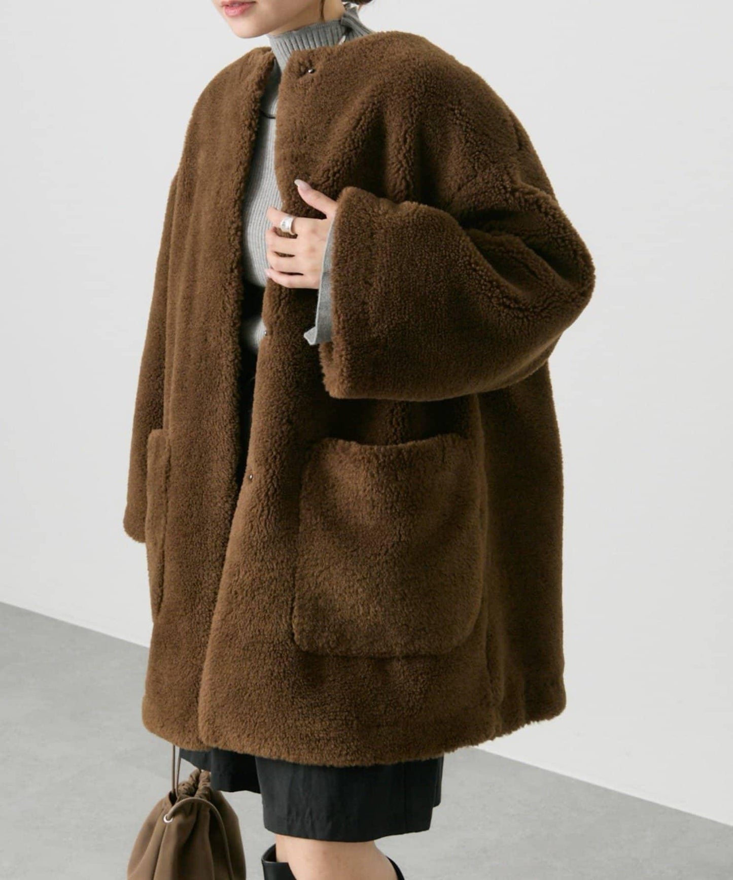 再生羊羔絨無領大衣