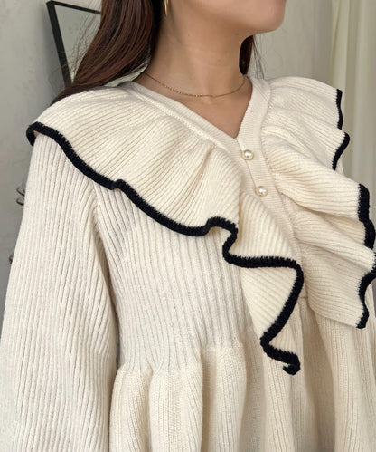 珍珠扣拼色荷葉邊短款針織衫