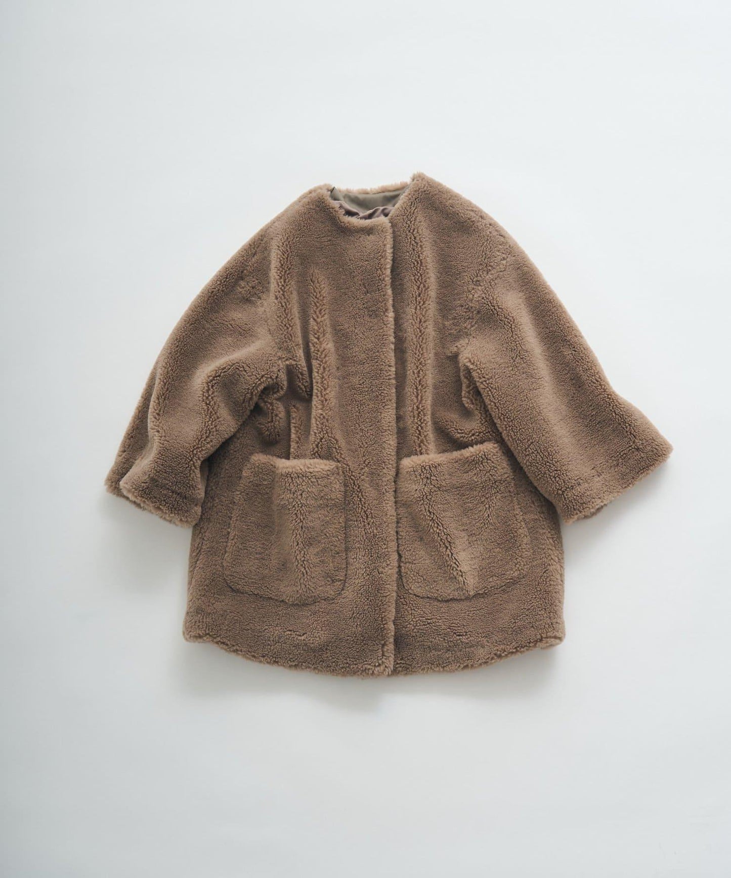再生羊羔絨無領大衣