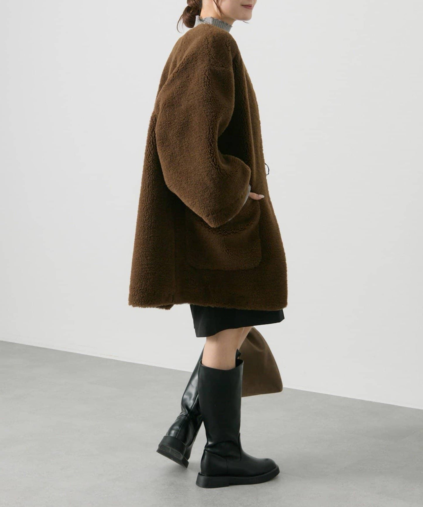 再生羊羔絨無領大衣