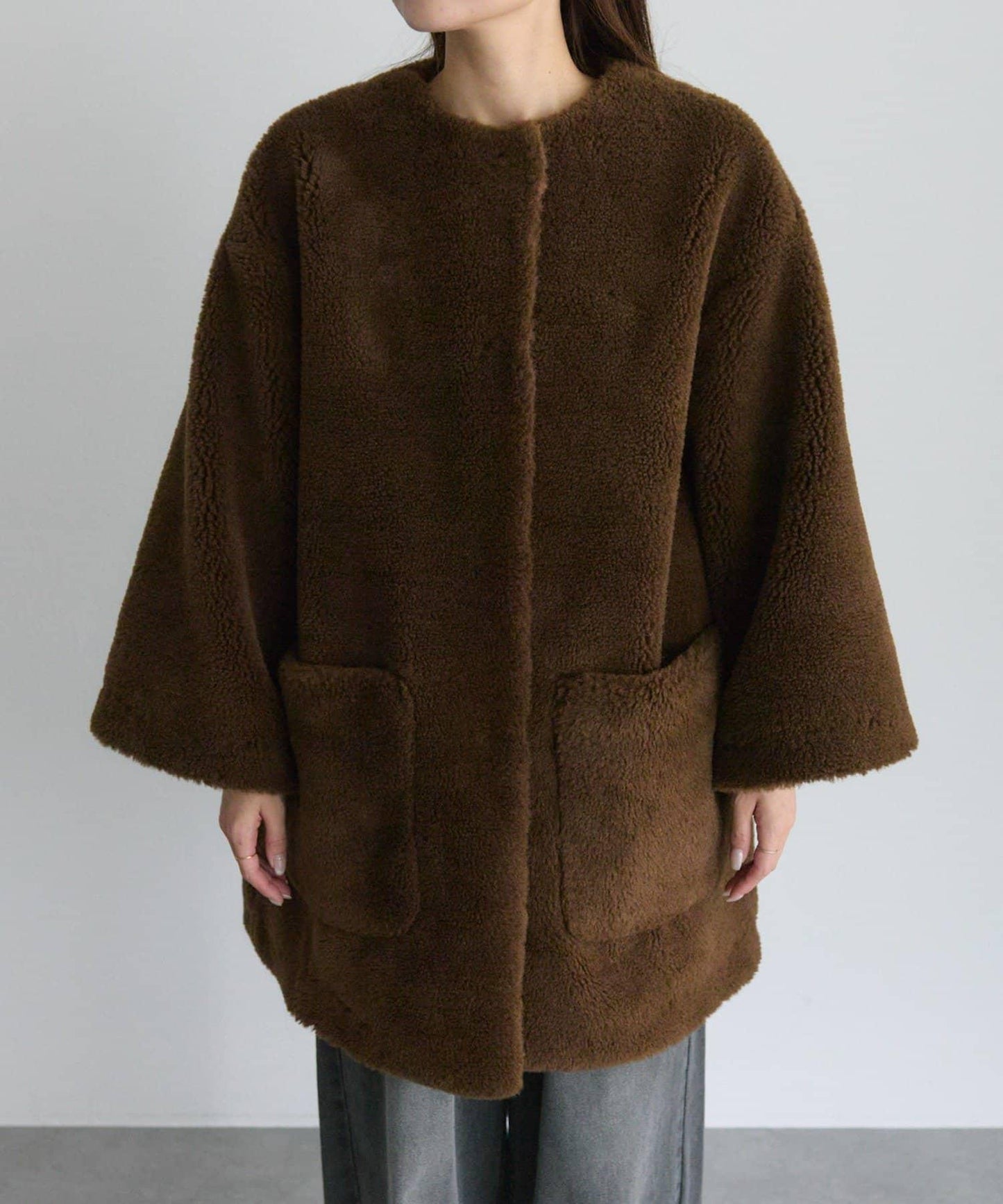 再生羊羔絨無領大衣