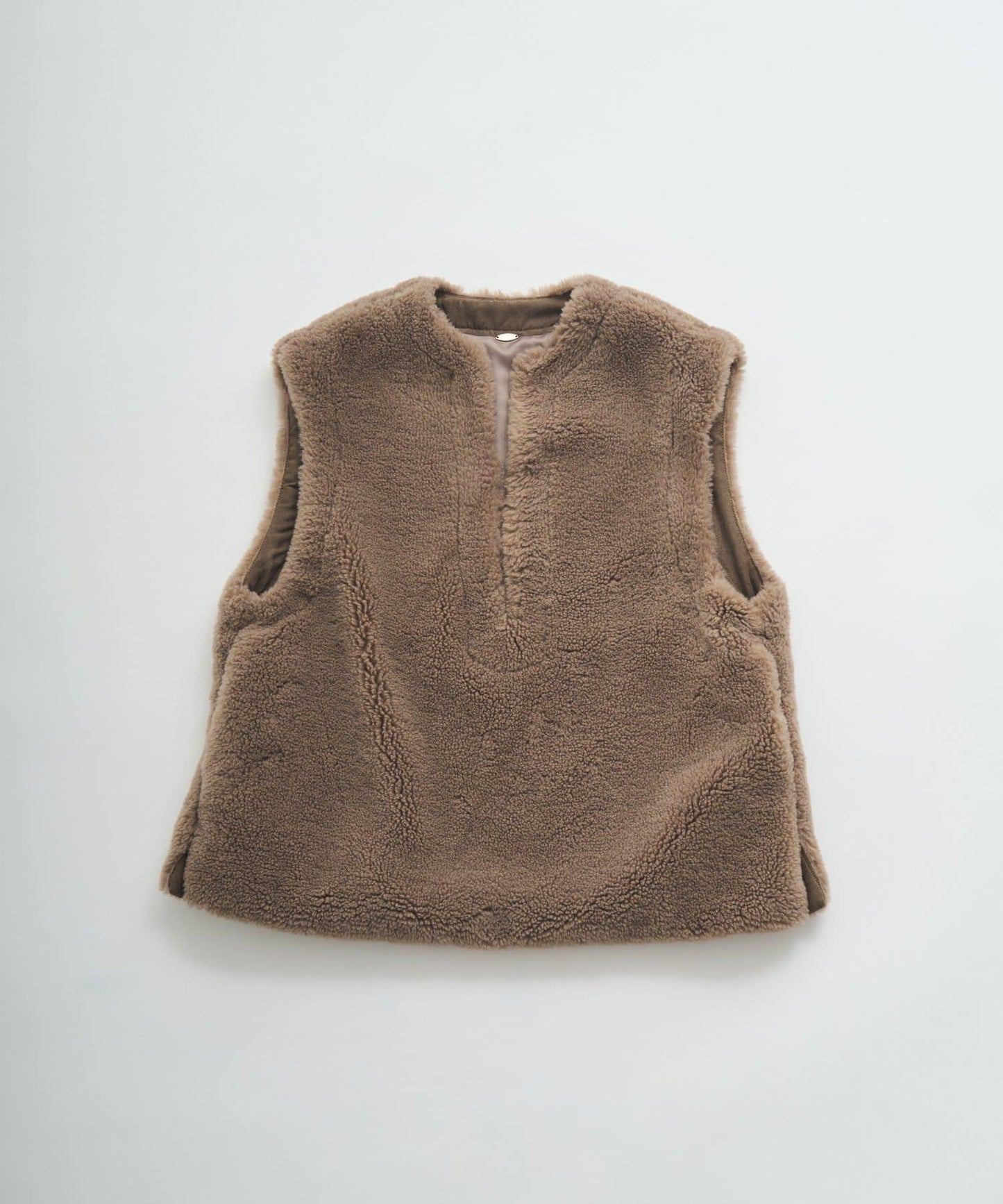 再生羊羔絨馬甲