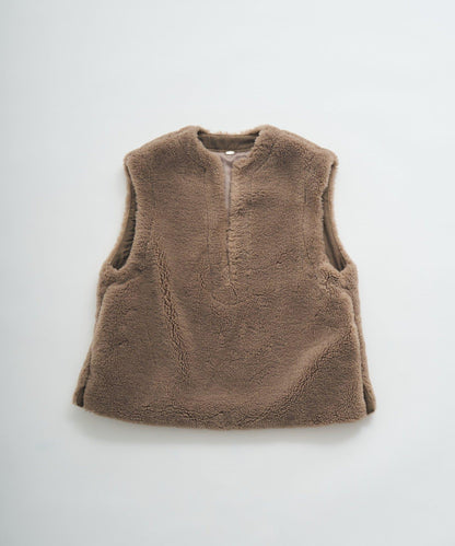 再生羊羔絨馬甲