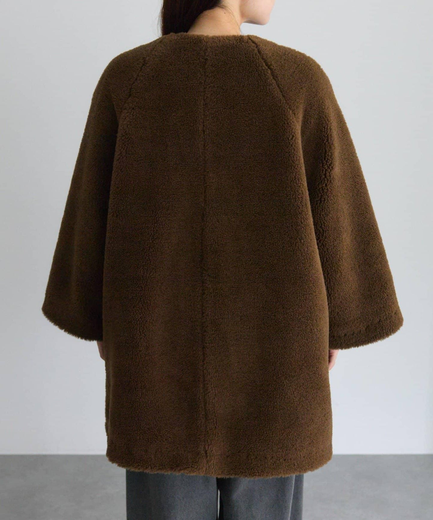 再生羊羔絨無領大衣