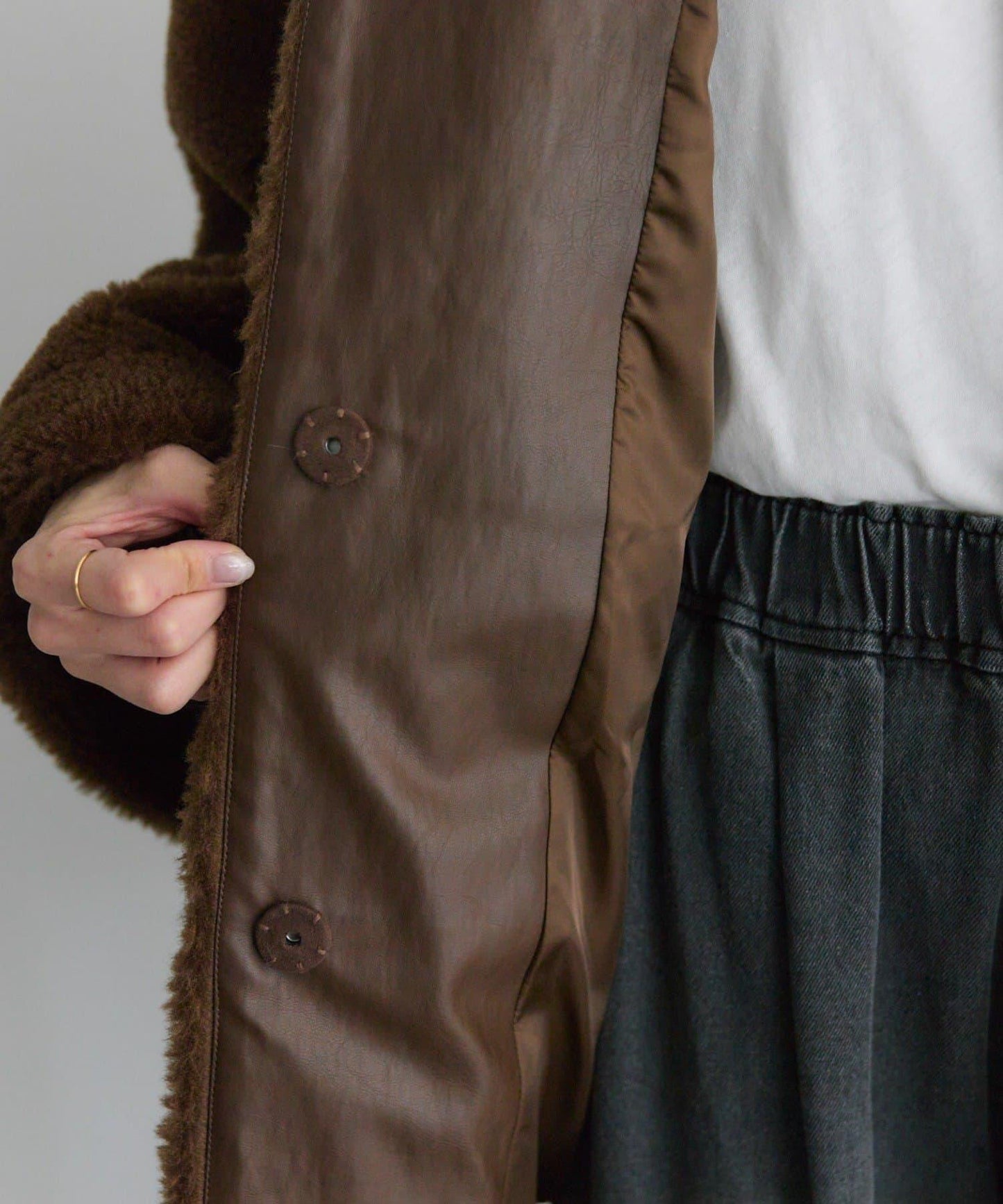 再生羊羔絨無領大衣