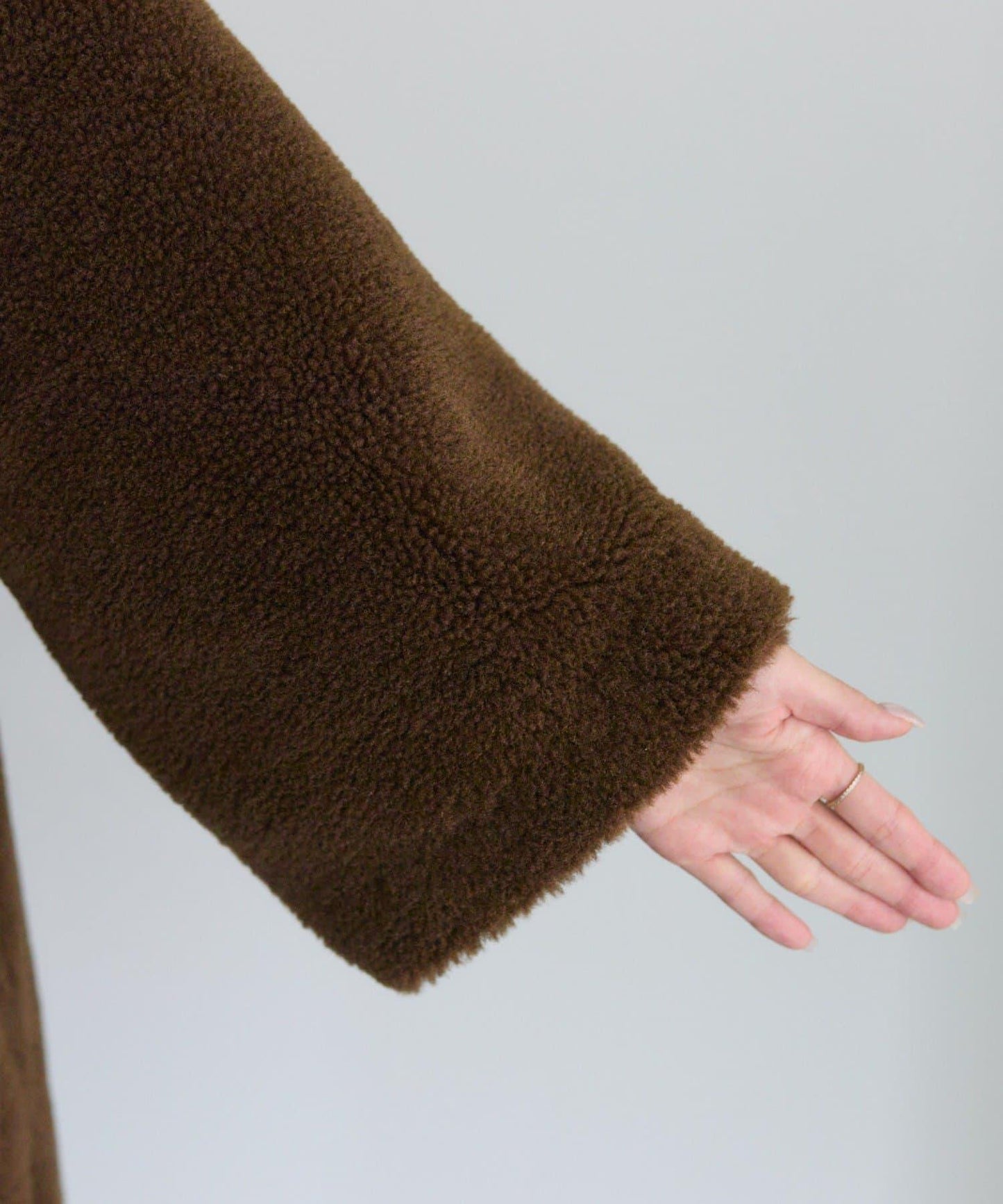 再生羊羔絨無領大衣