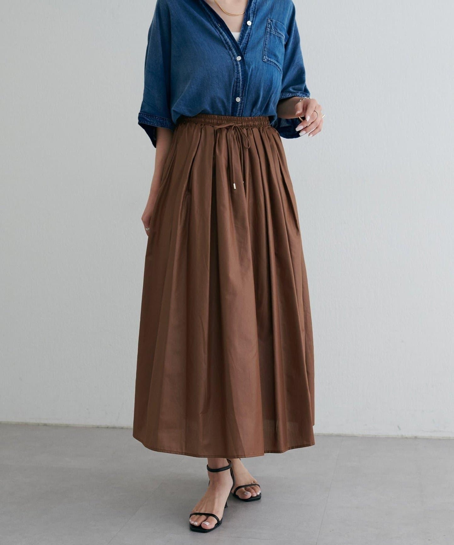 【LARUTA】塗層棉質褶皺半身裙