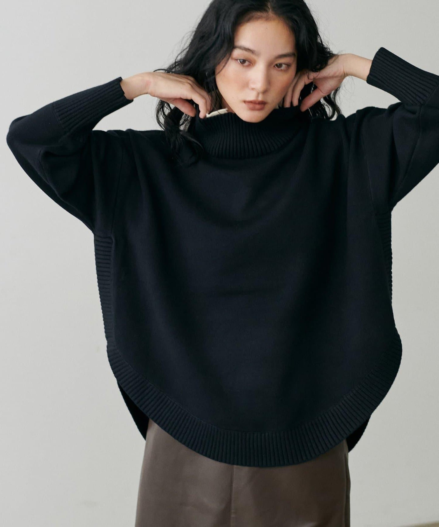圓弧下襬雙層領針織衫